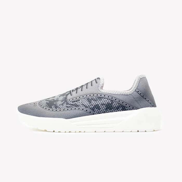 Weekend Chill Slip Resistant Tread Mens Psudo Wing Tip in Grey