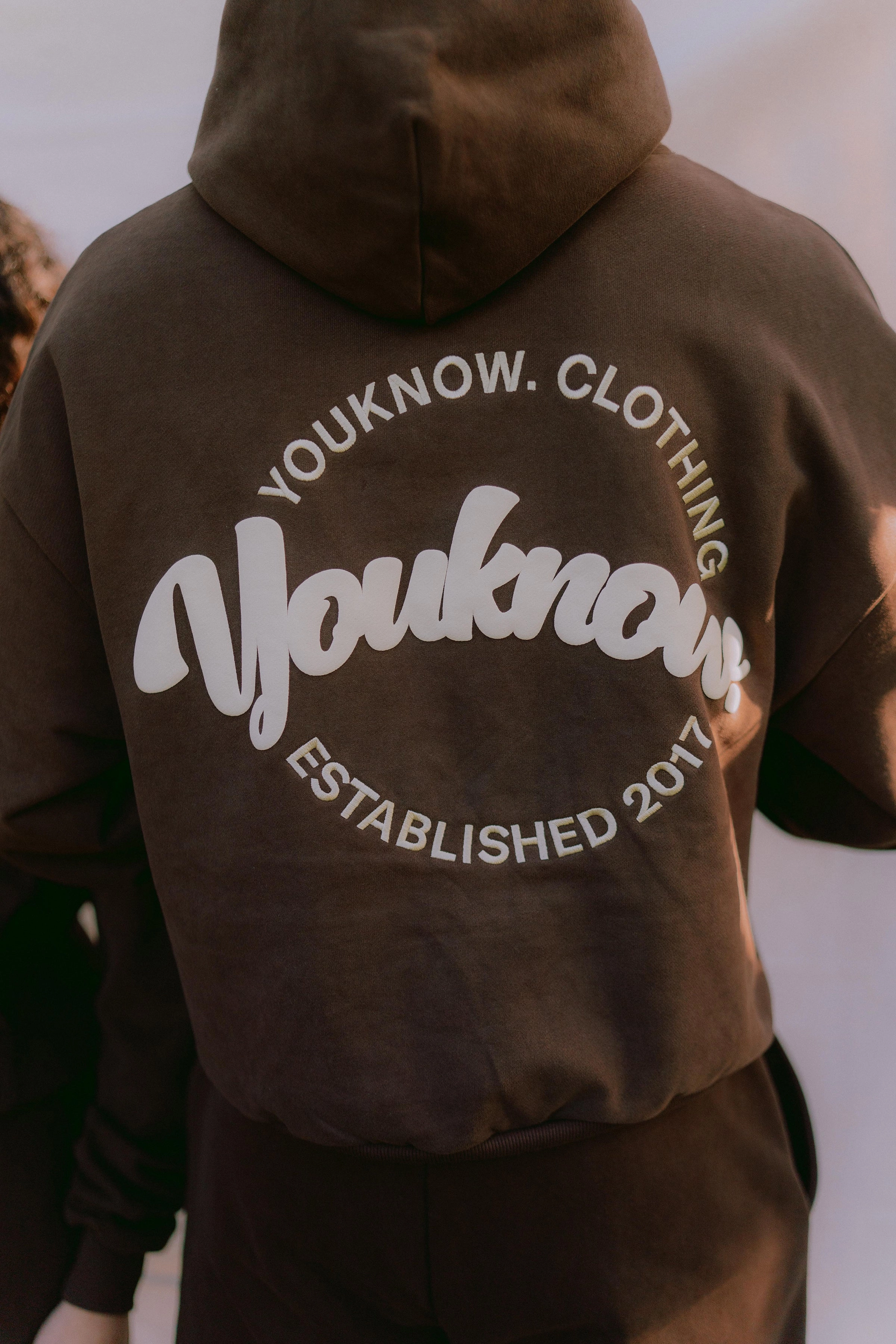 Drop Shoulder Construction CIRCLE HOODIE | Chestnut