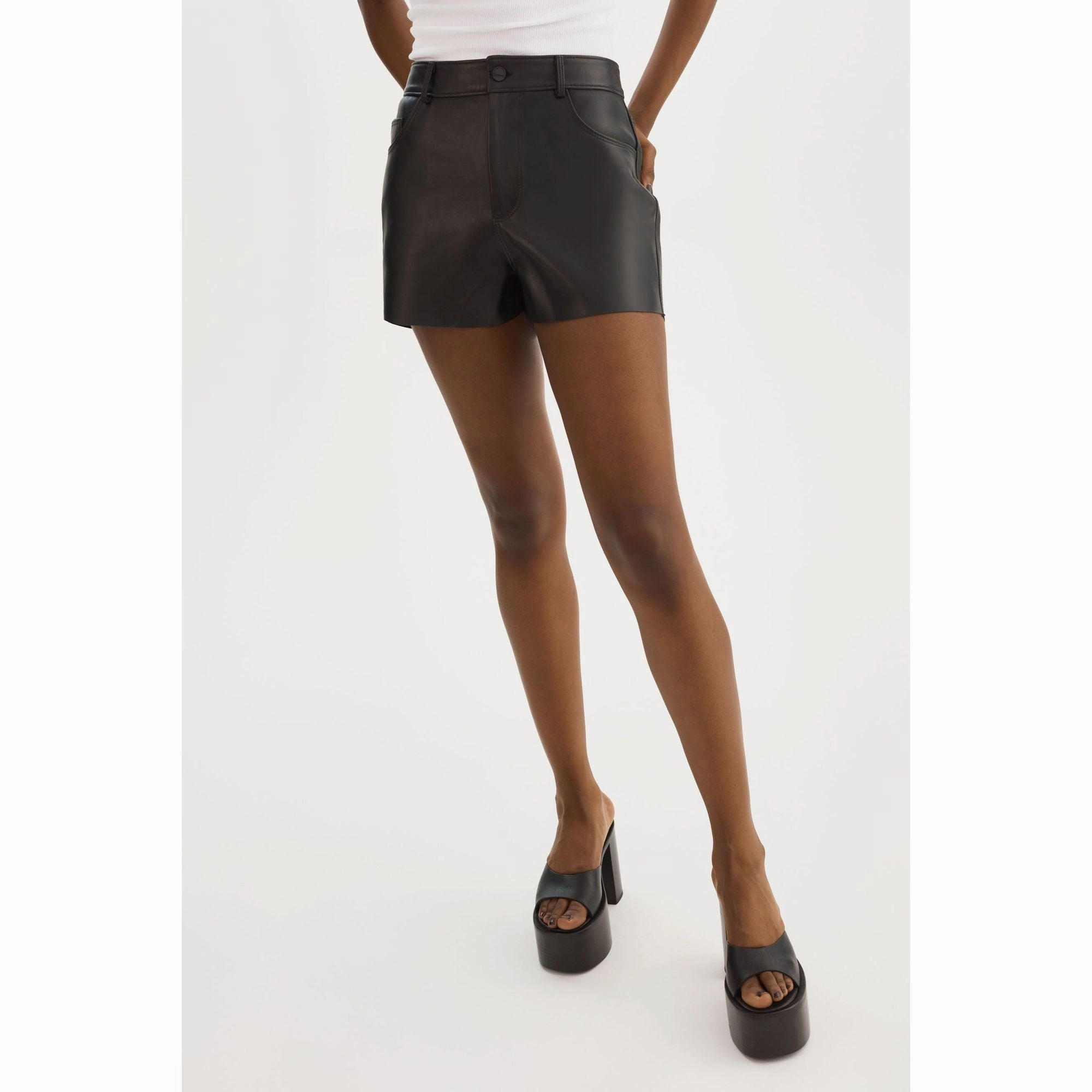 Cargo Pockets Anika | Leather High-waisted Shorts
