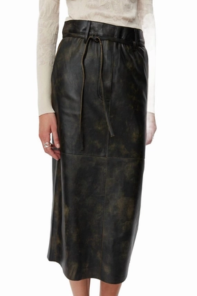 Curvy Fit Lulu Leather Skirt In Black
