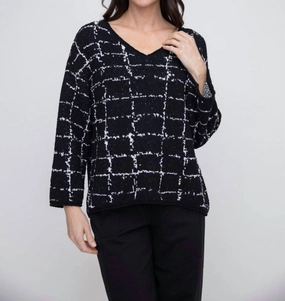Anti Static Treatment Boucle Windowpane V-Neck Pullover In Black