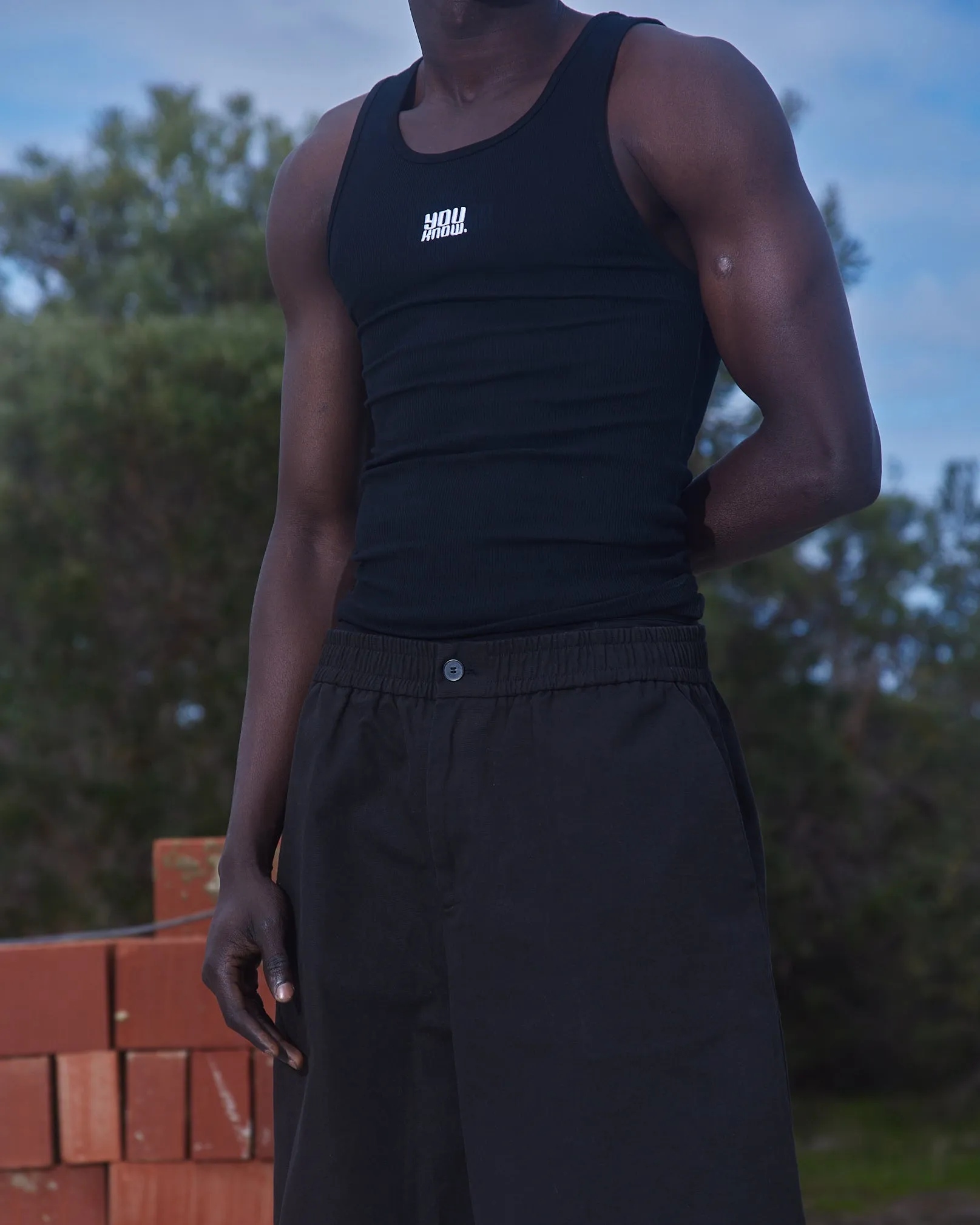 Contrast Inner Binding Mens Ribbed Singlet | Black