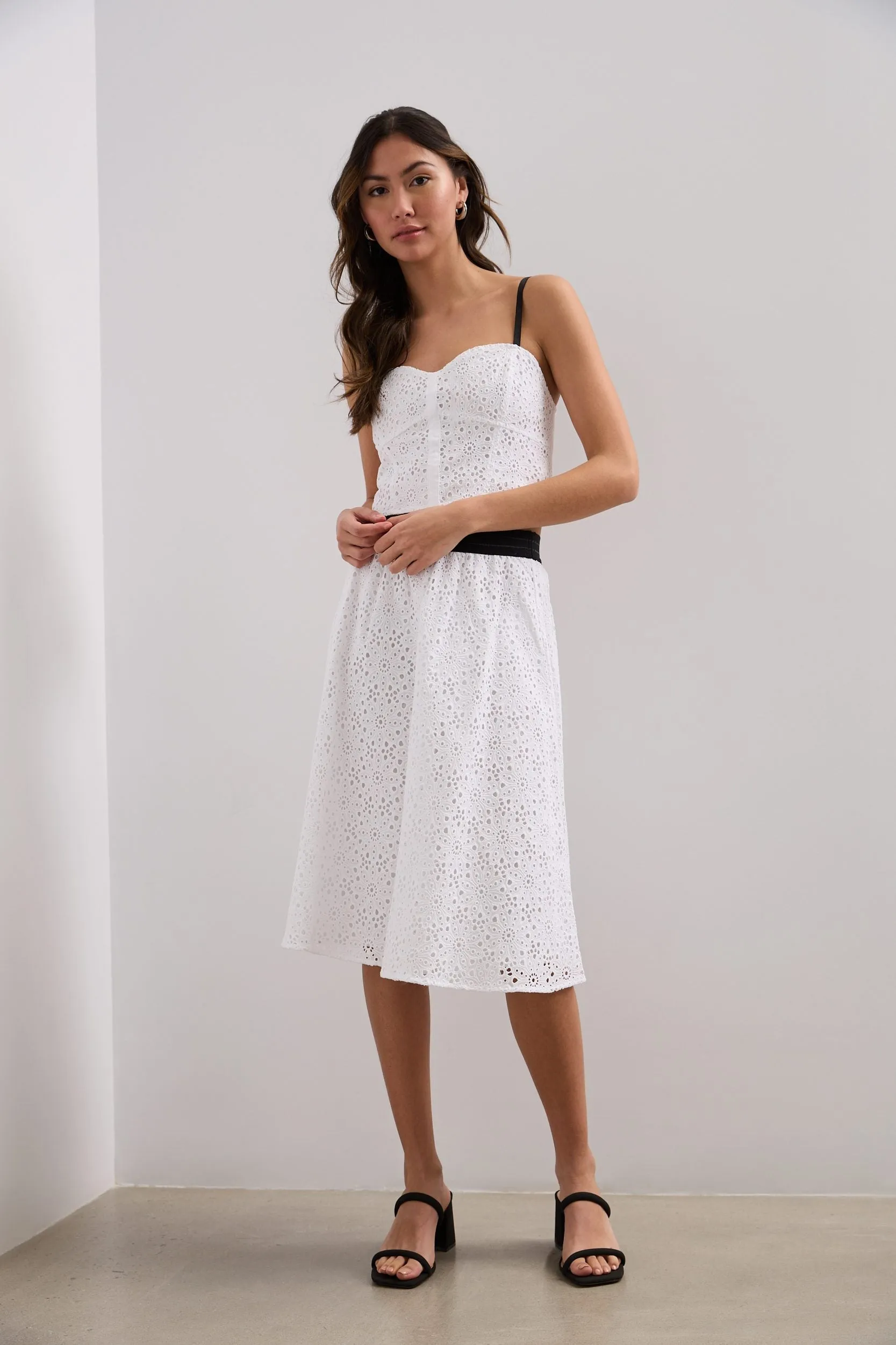 Broderie anglaise skirt with elastic waist Seasonal Must Have