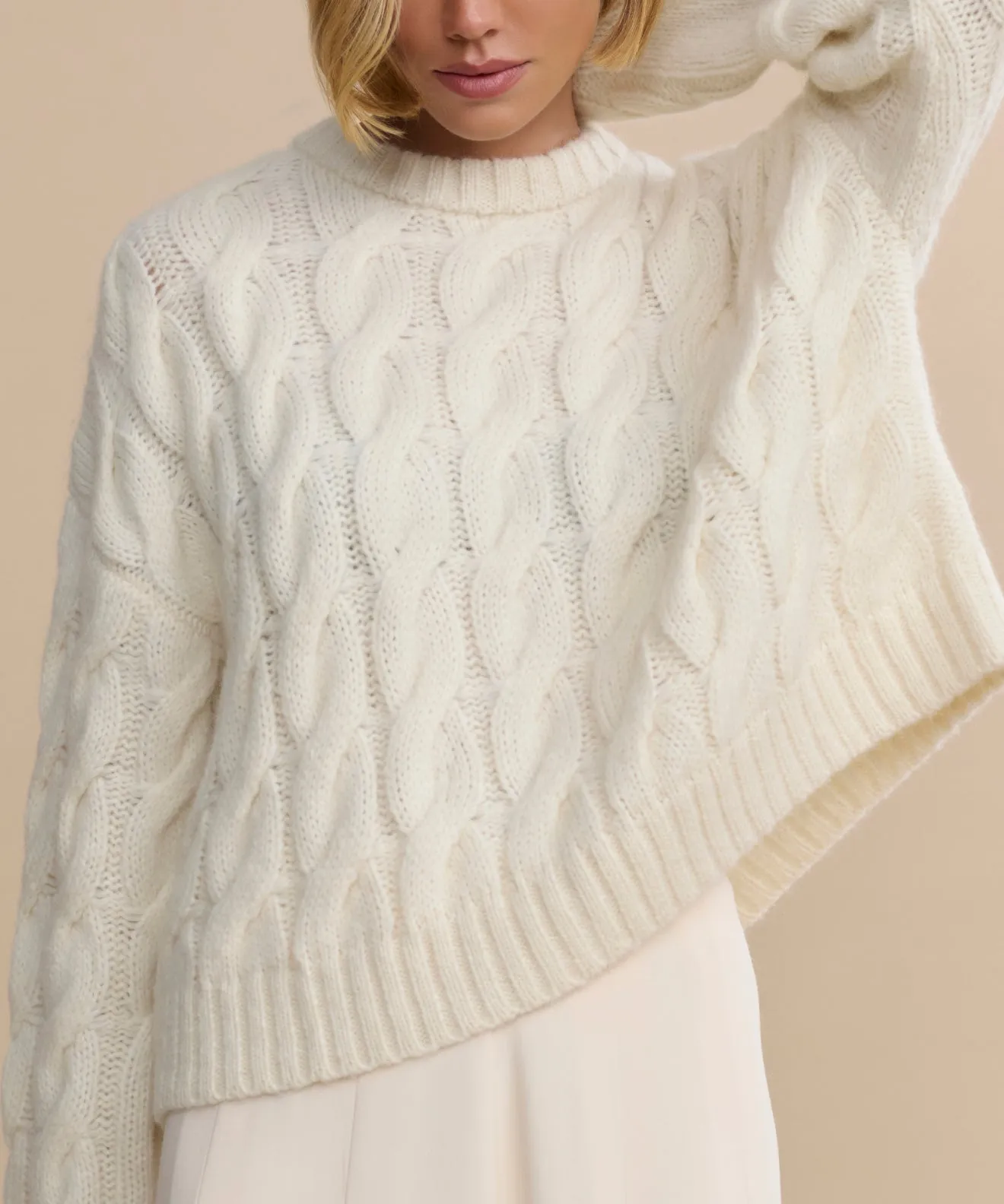 Cable Serena Crewneck Classic Outfit