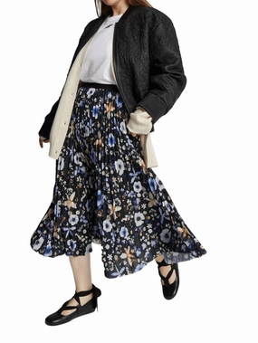 Charming Floral Skirt In Black Low Rise Pleated design