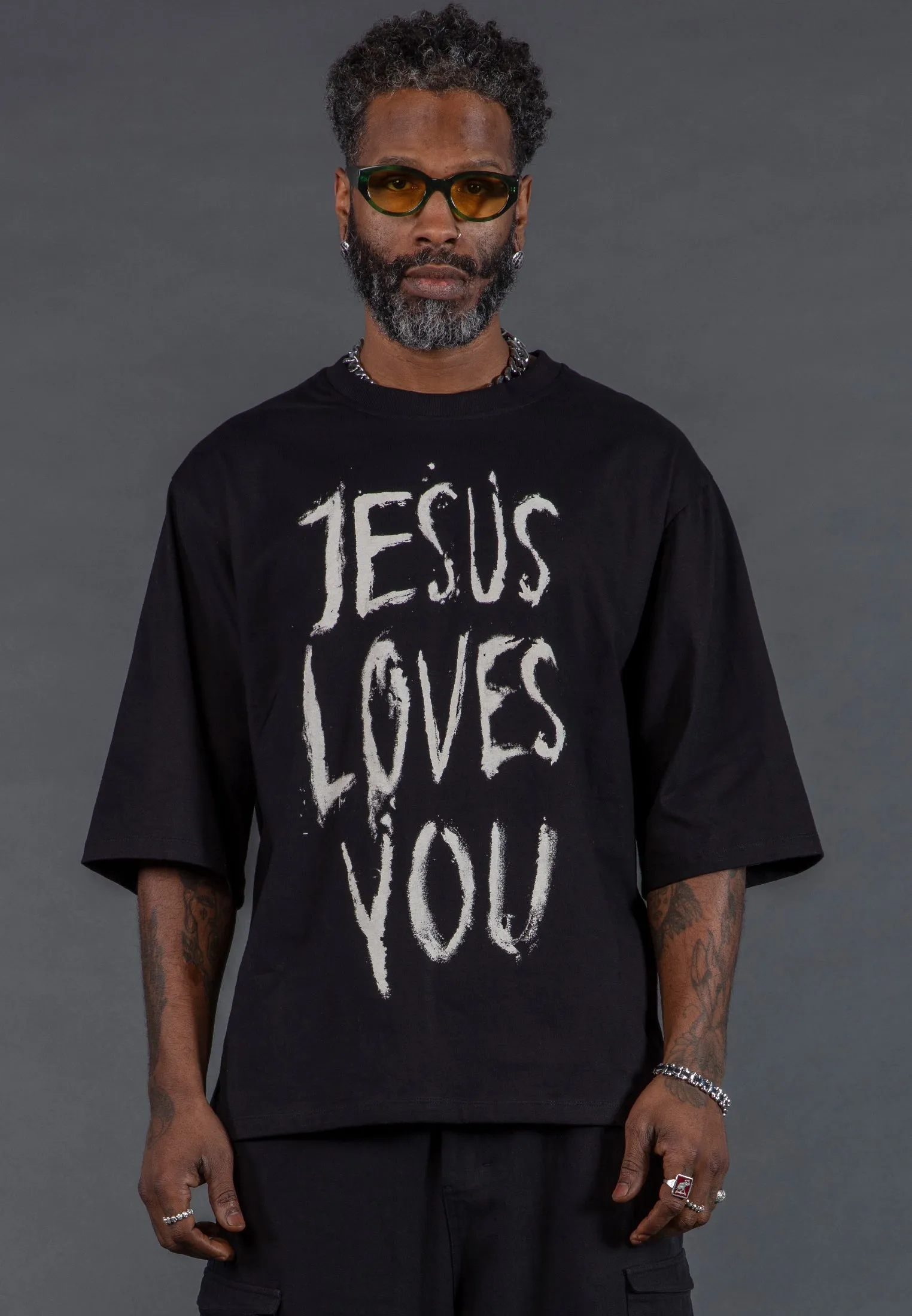 Outdoor Smart winter warmth JESUS LOVES YOU OVERSIZED T-SHIRT BLACK