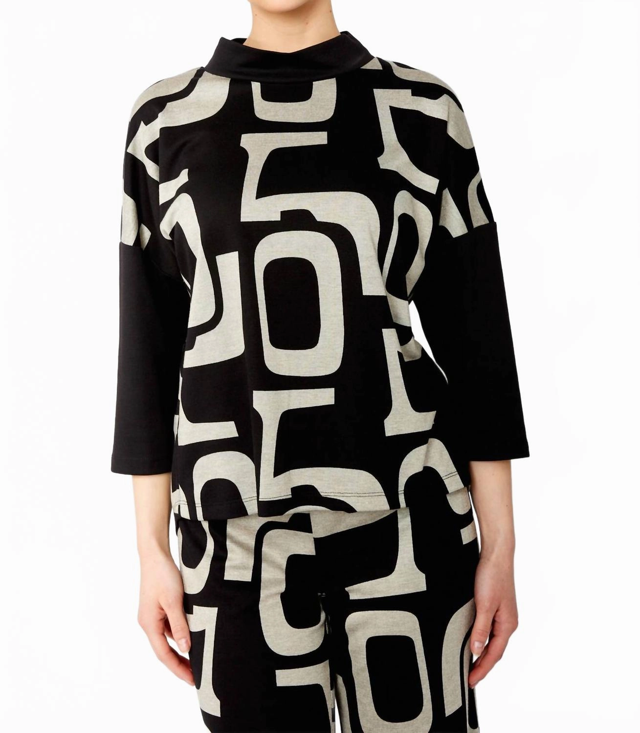 Cozy Knit Design High Neck Knit Top In Black/beige
