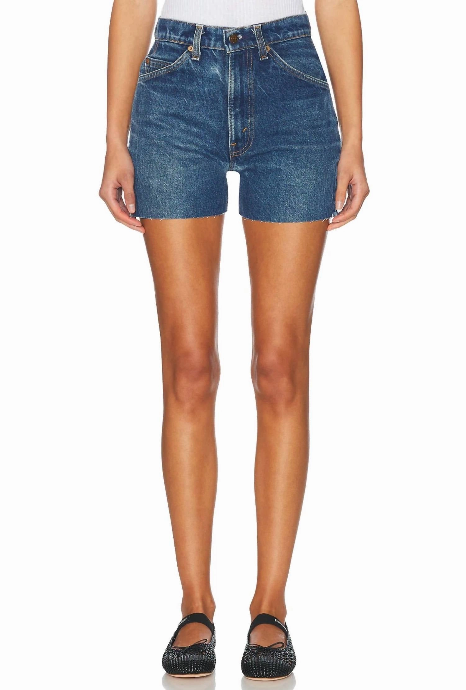 Classic Relaxed Short In Medium Dark Camouflage Pattern Stretchy Hemline