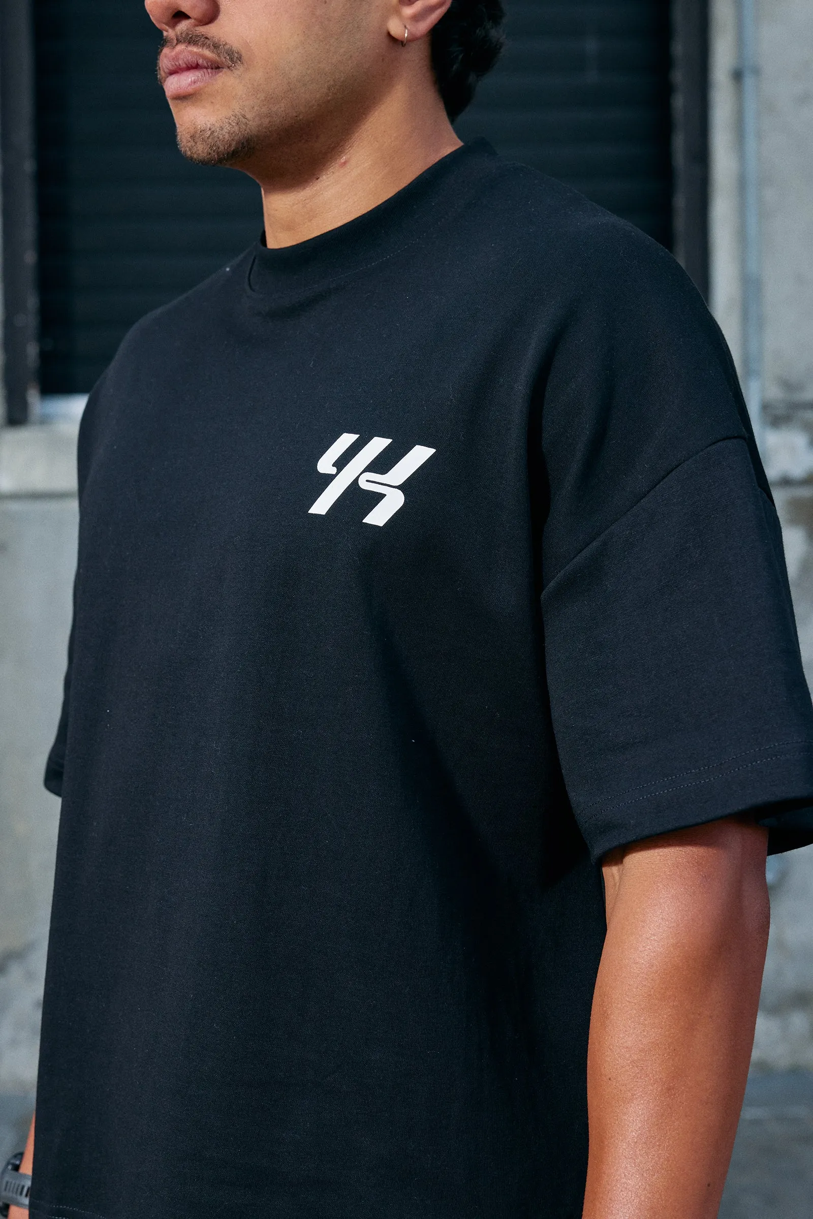YK Move Champion Tee | Black Easy to Style