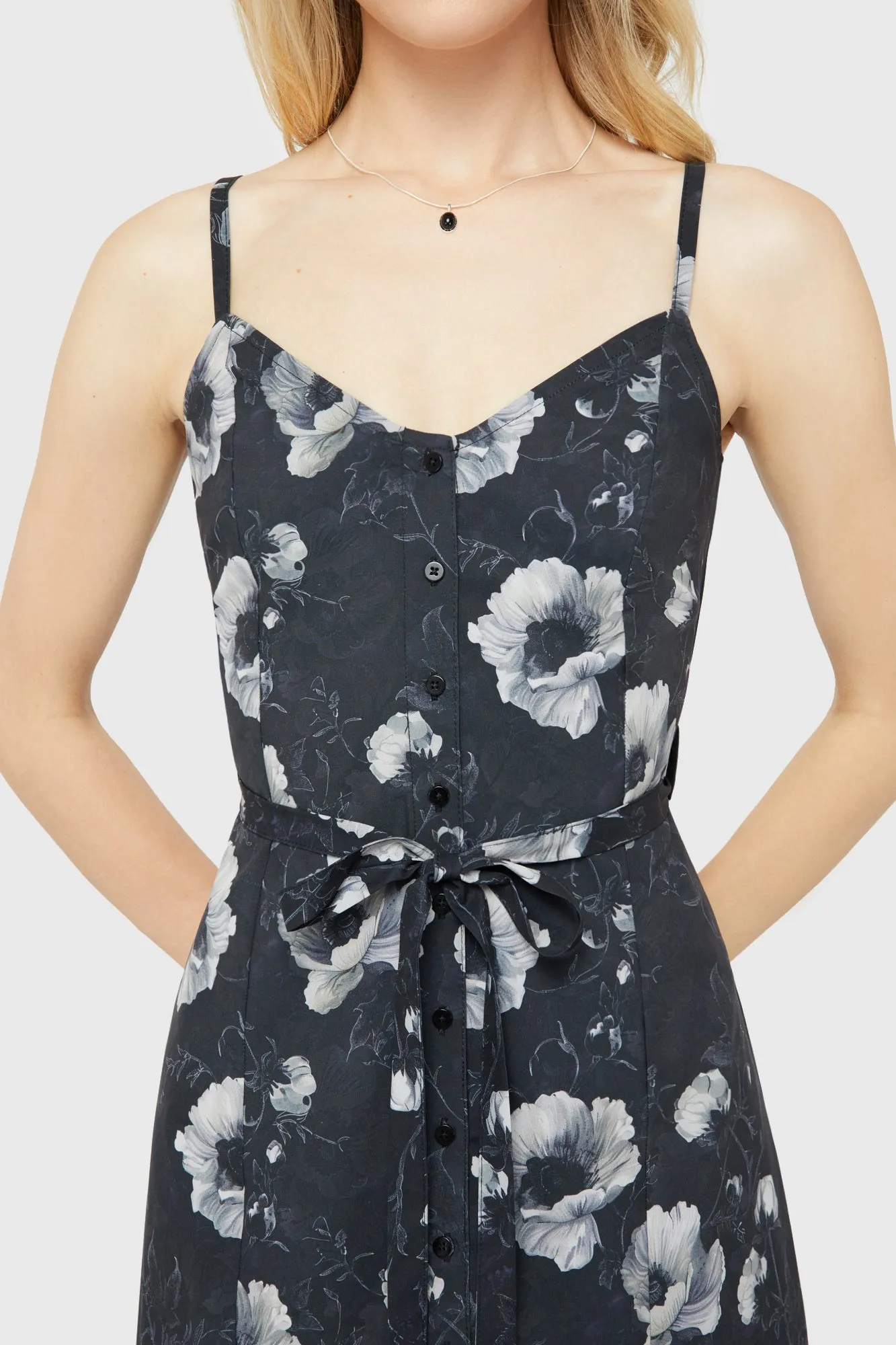 Tailored-fit Cottage Chorus Maxi Dress [BLACK AND WHITE]