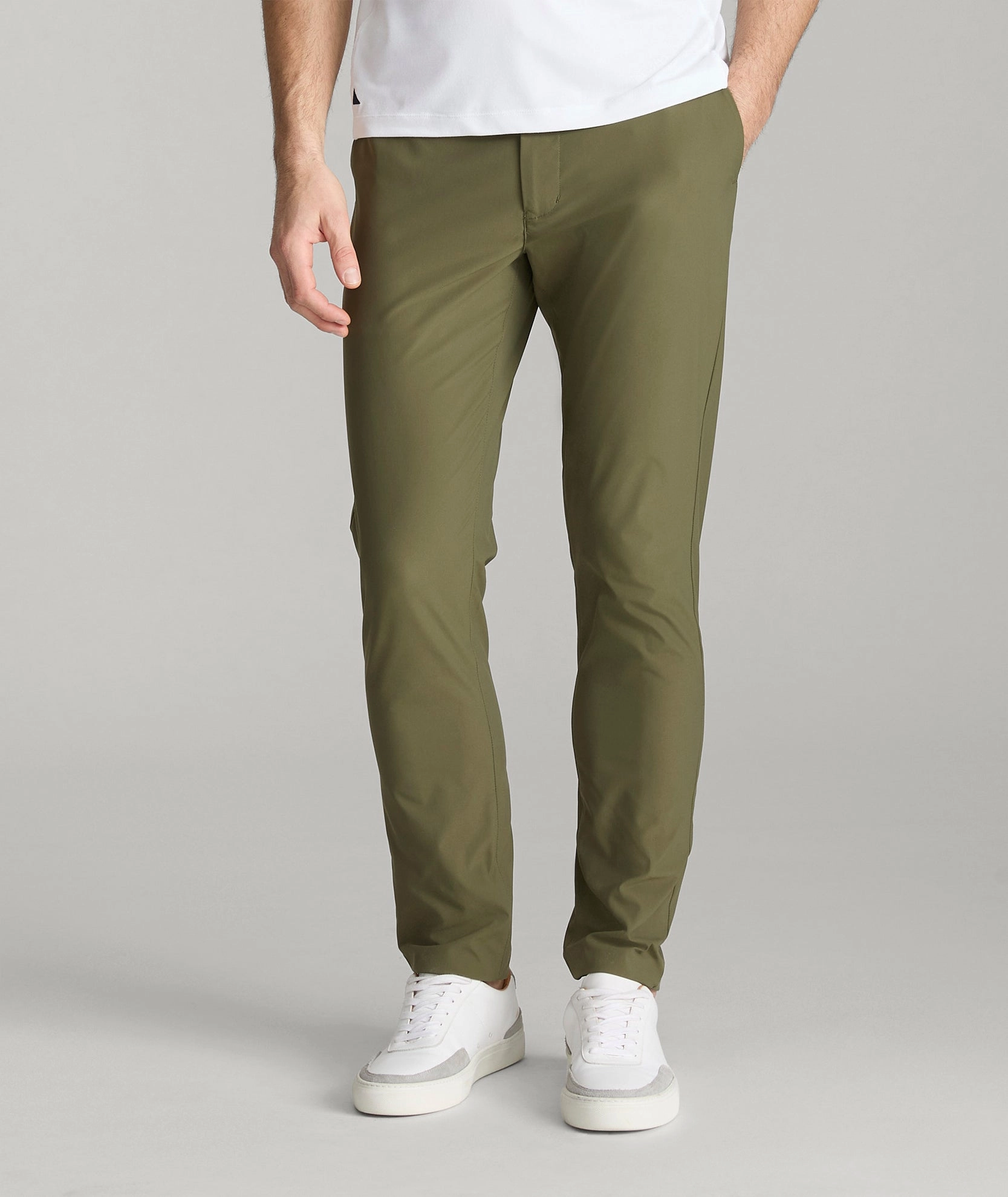 Traveler Tech Pants Simple Silhouette
