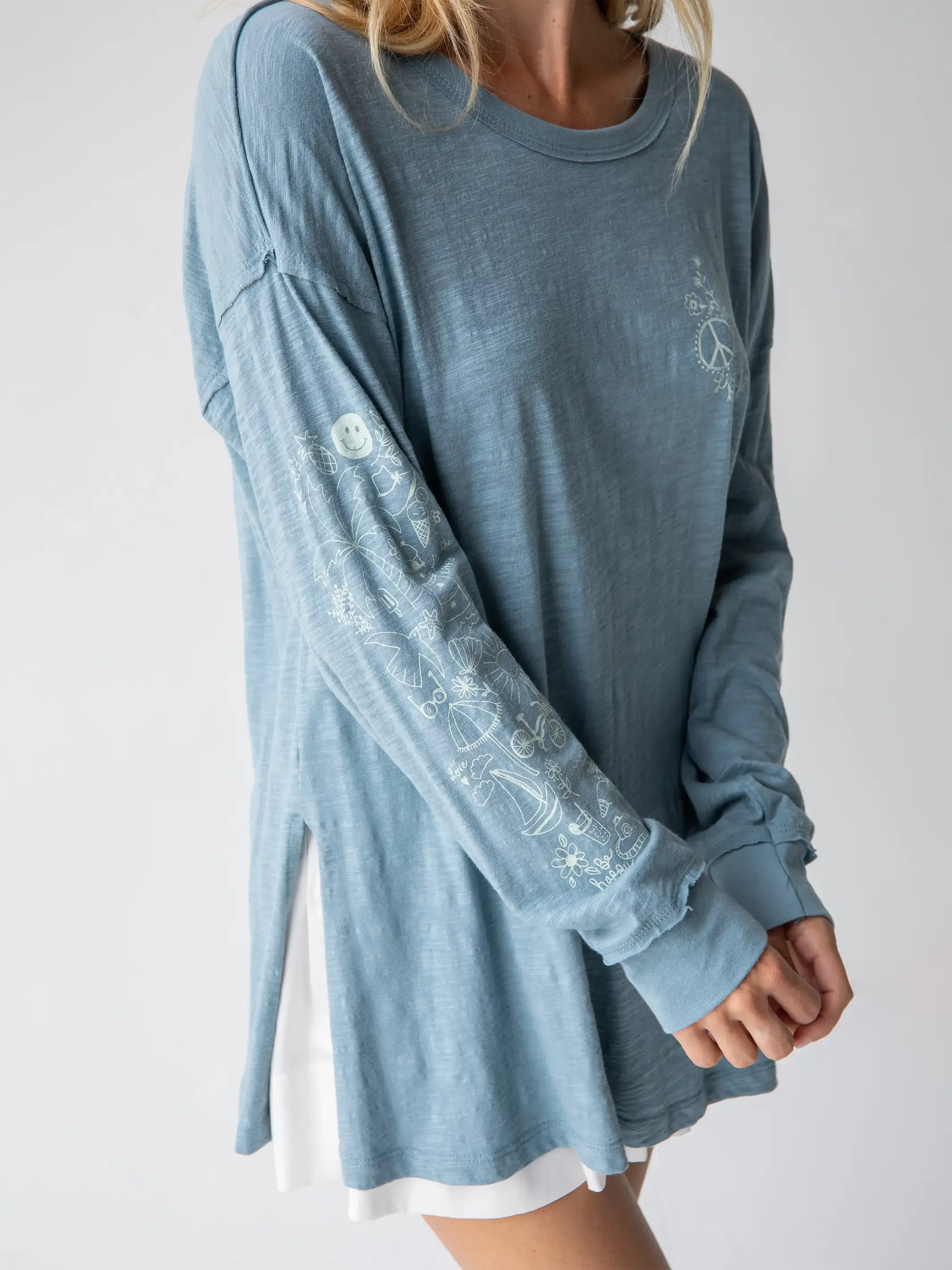 Oversized Cotton Doodle Tee - Light Blue Easygoing Design