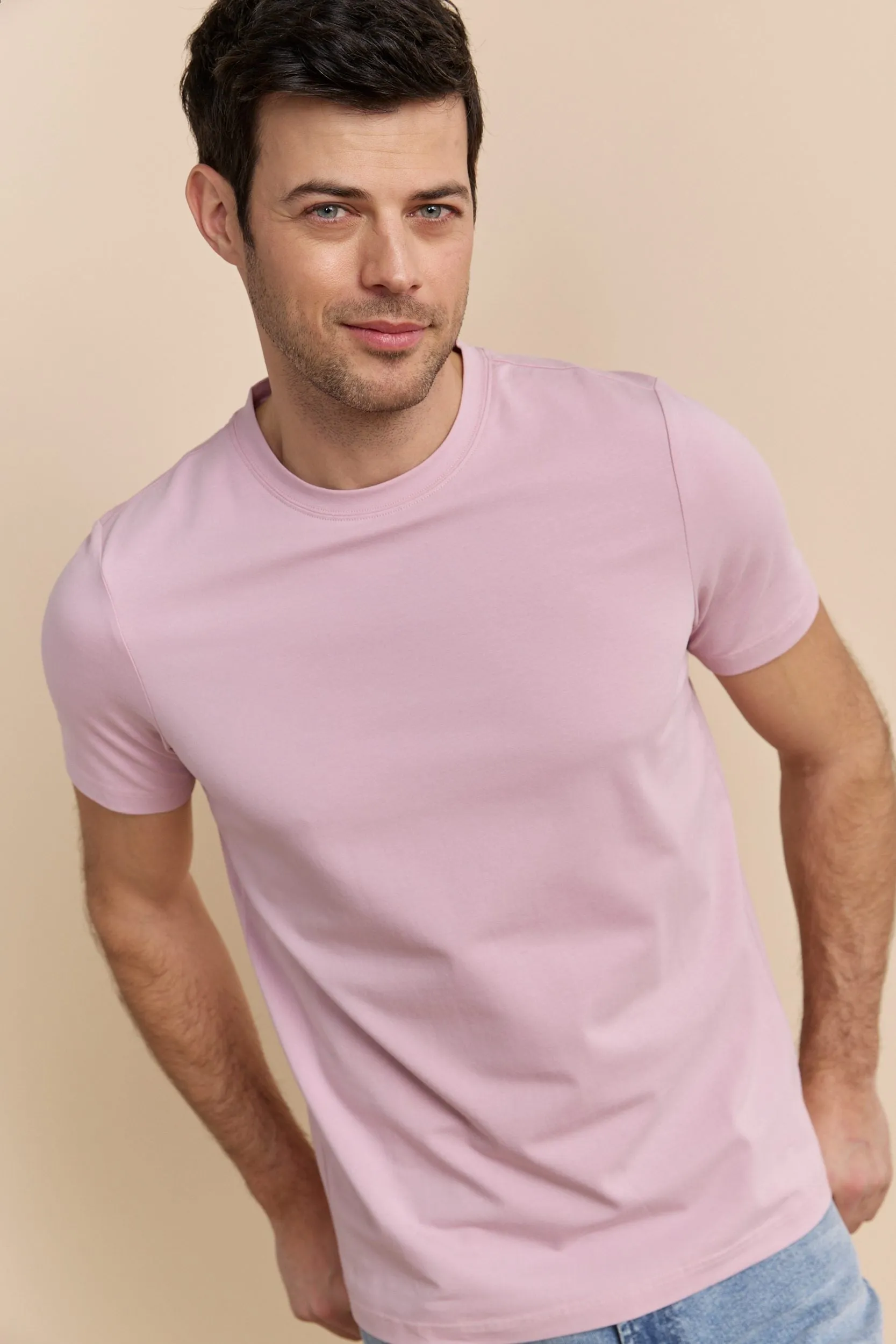 Basic crew neck T-shirt comfortable option