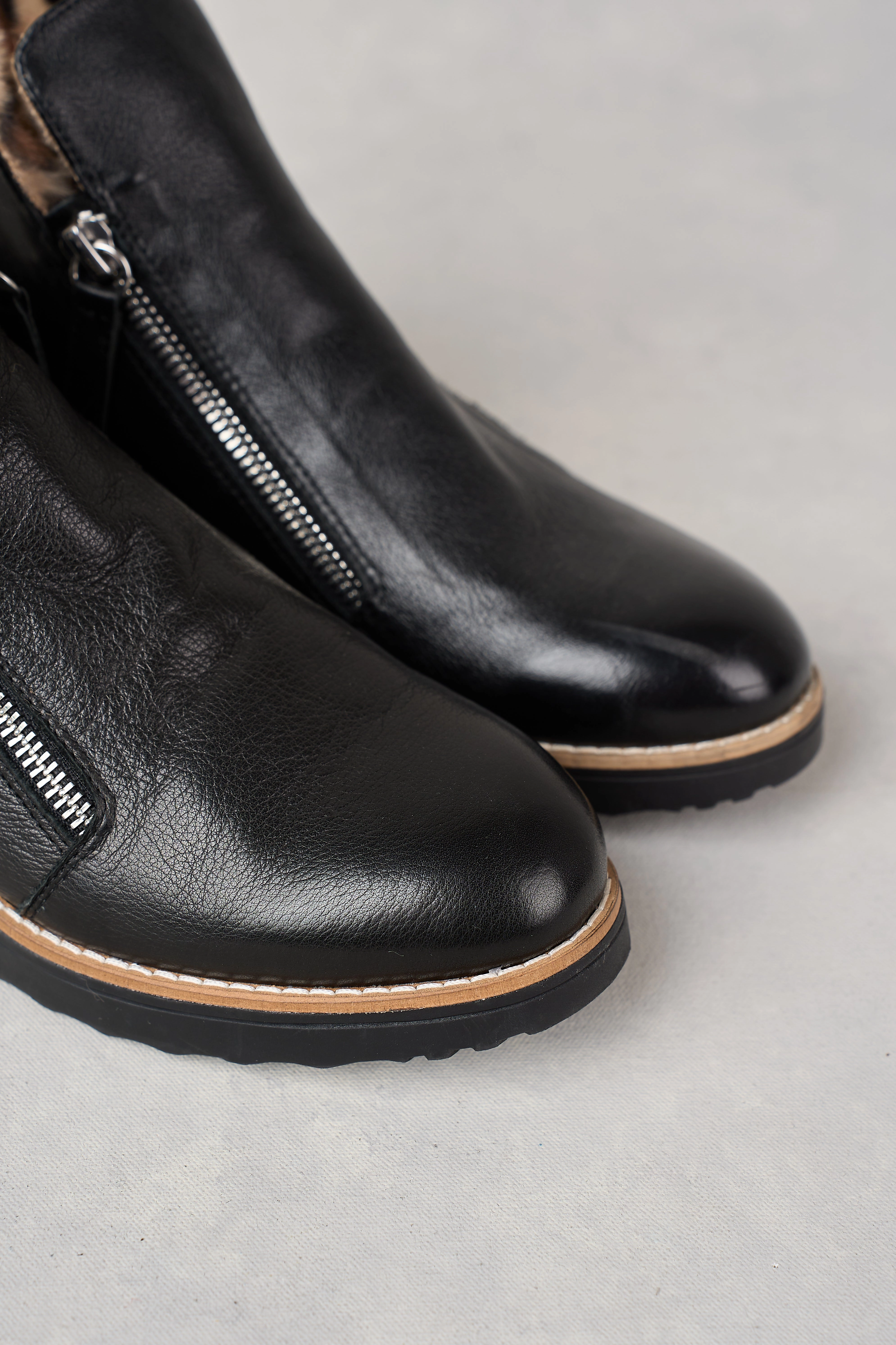 Double Zip Sneaker Boot - Black Seamless Comfort Snow Trekker