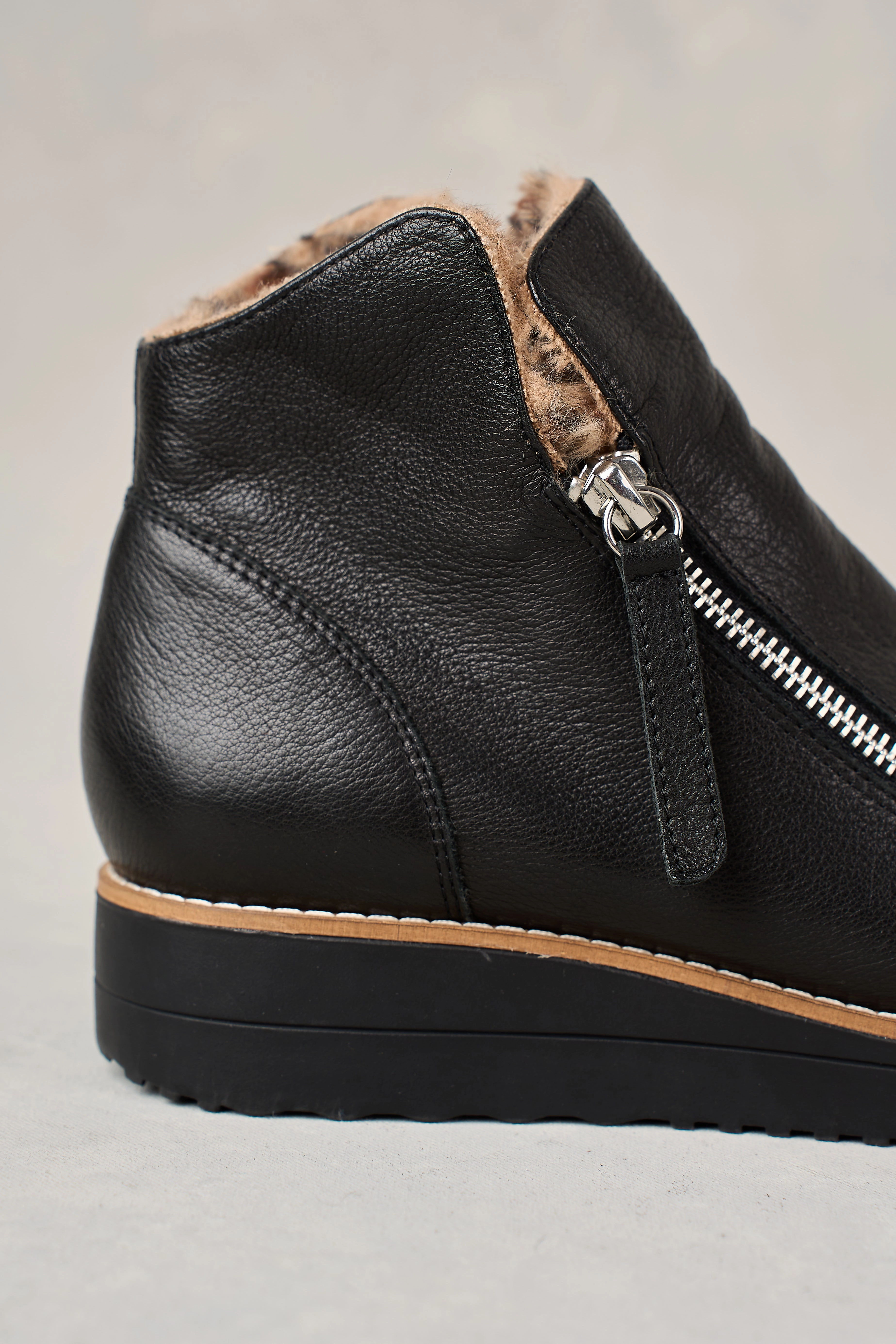 Rugged Built Adventure Journey Smooth Surface Double Zip Sneaker Boot - Black