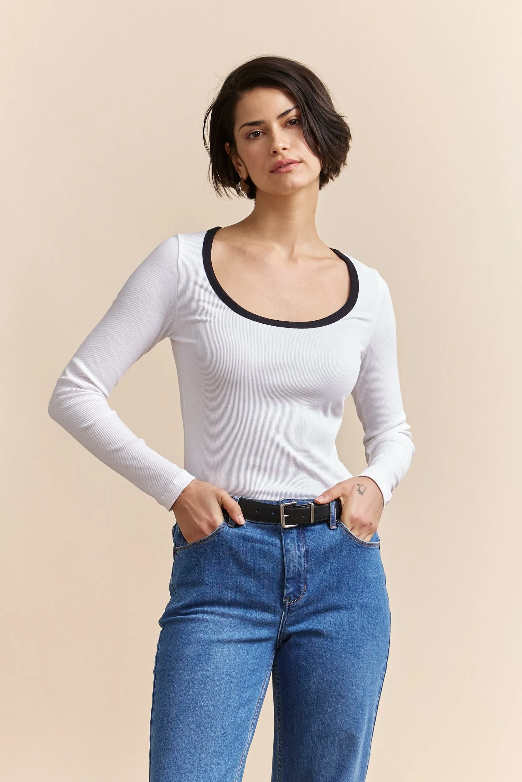 Ribbed long sleeves top Scoop neck femininity Effortless Fit