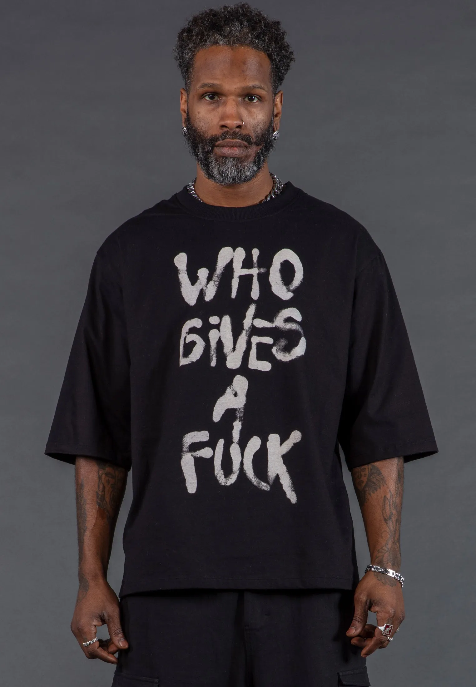 WHO GIVES A FUCK OVERSIZED T-SHIRT BLACK kids'