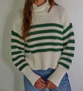 Versatile Layers Cold-Weather Essential Pullover Turtleneck Sweater In Green & Ivory