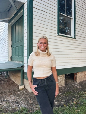 Perfect Fit Seasonal Fashion Mimi Turtle Neck Top In Sand