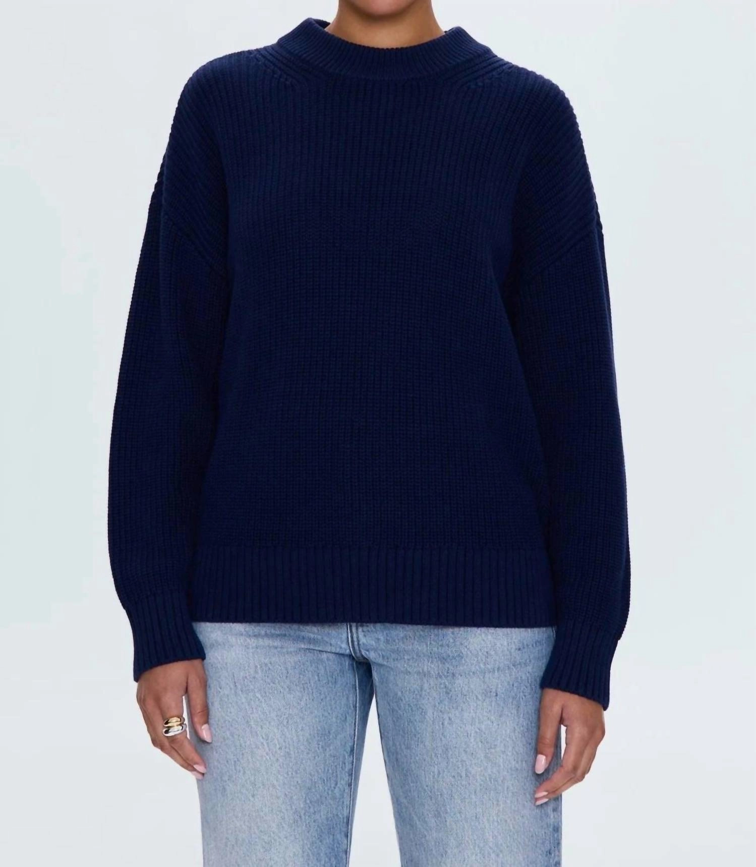 Relaxed Outfit Eve Sweater Top In Navy