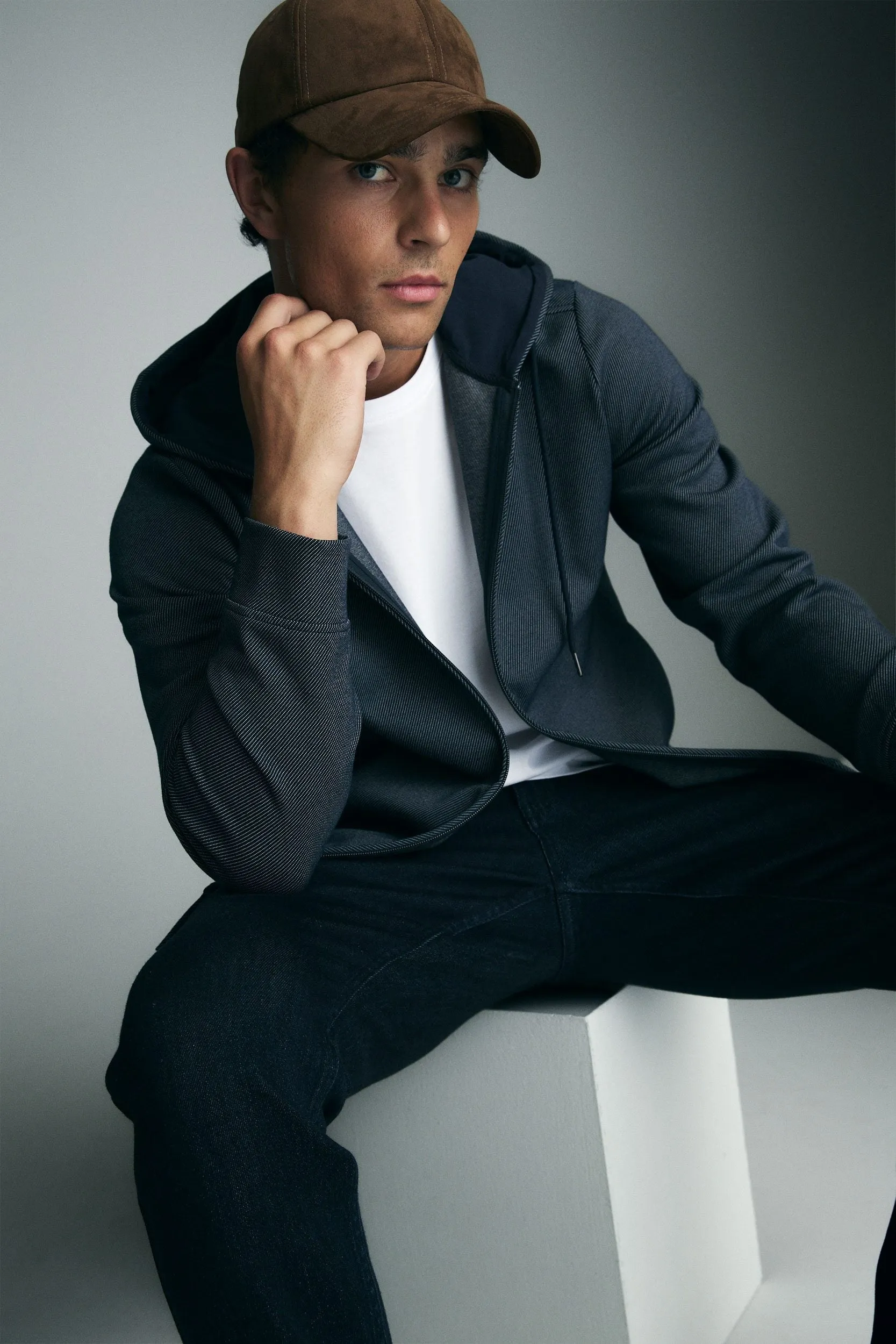 Low Impact Processing Hooded sweatshirt with front zipper