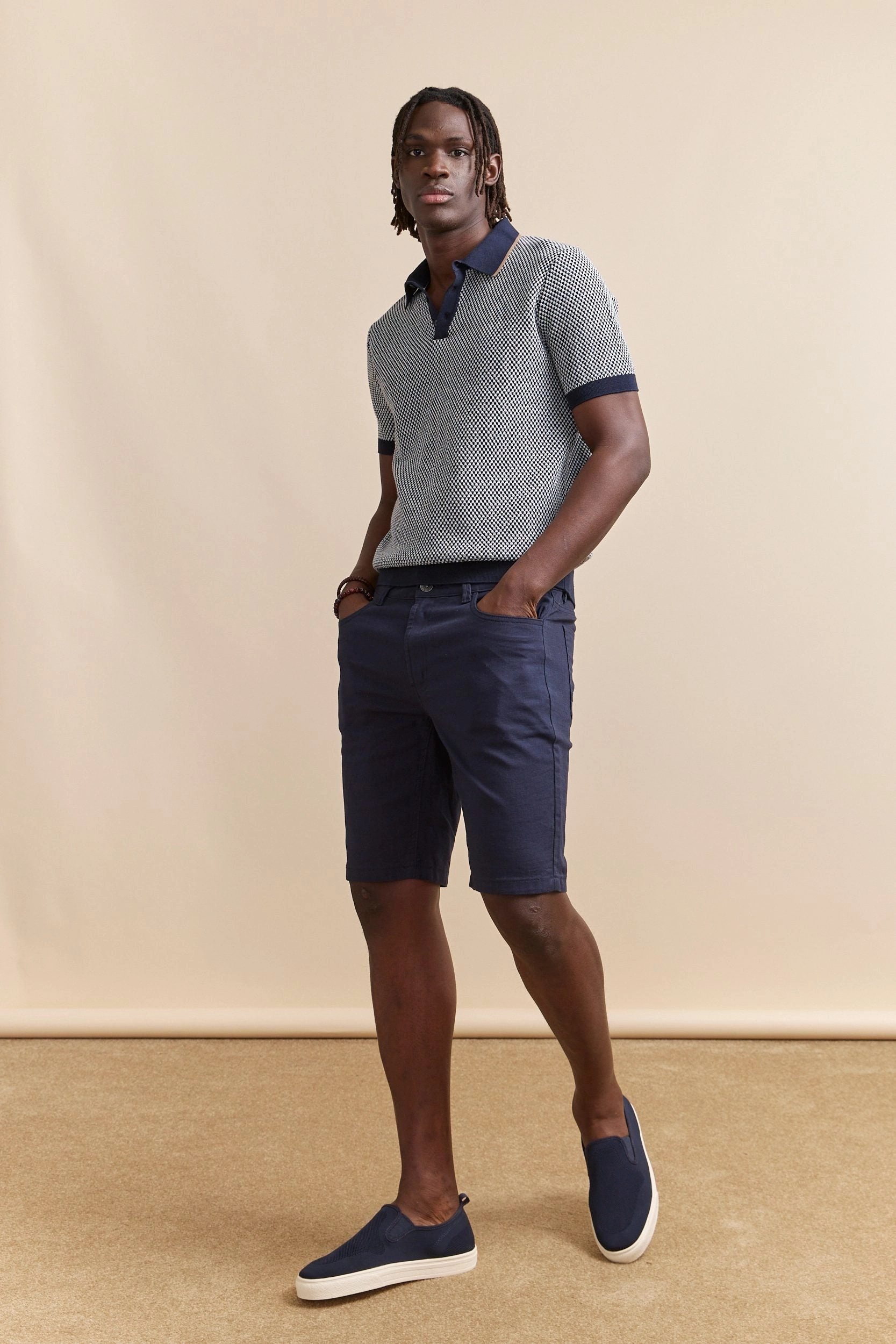Five pockets textured bermuda comfortable attire Minimalist Look