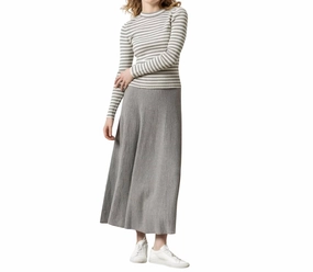 Scalloped Edge Soft Focus Flared Sweater Skirt In Heather Grey