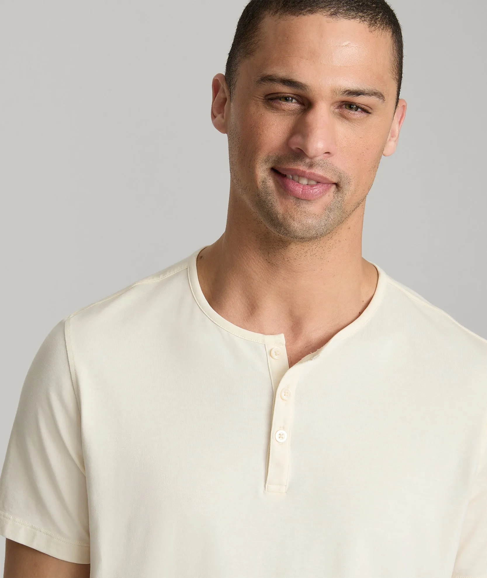 Fit for Everyone Casual Layering Wear EcoSoft? Short-Sleeve Henley