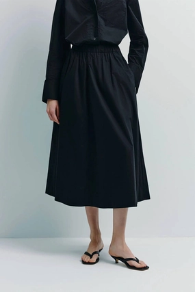 Mid Rise Andra Poplin Midi Skirt In Black