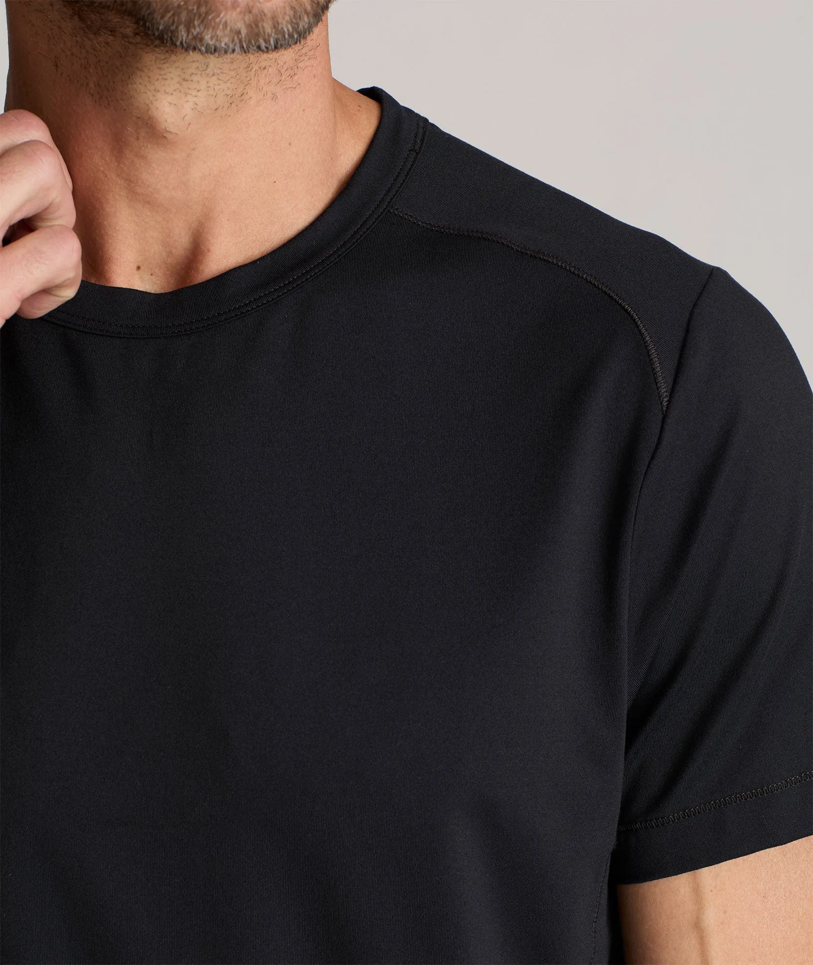 Performance Tee Effortless Fit Layerable Look