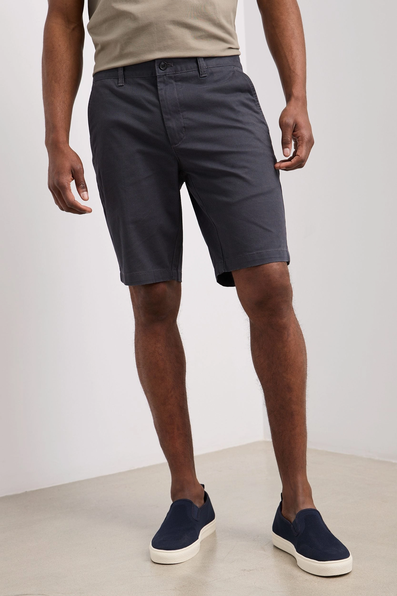 Metallic accents Chino-look paisley print bermuda shorts