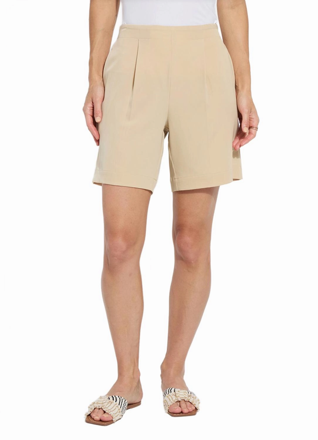 QuickAccessPockets Dual Zone Ventilation Dia Pleated Short In Raffia