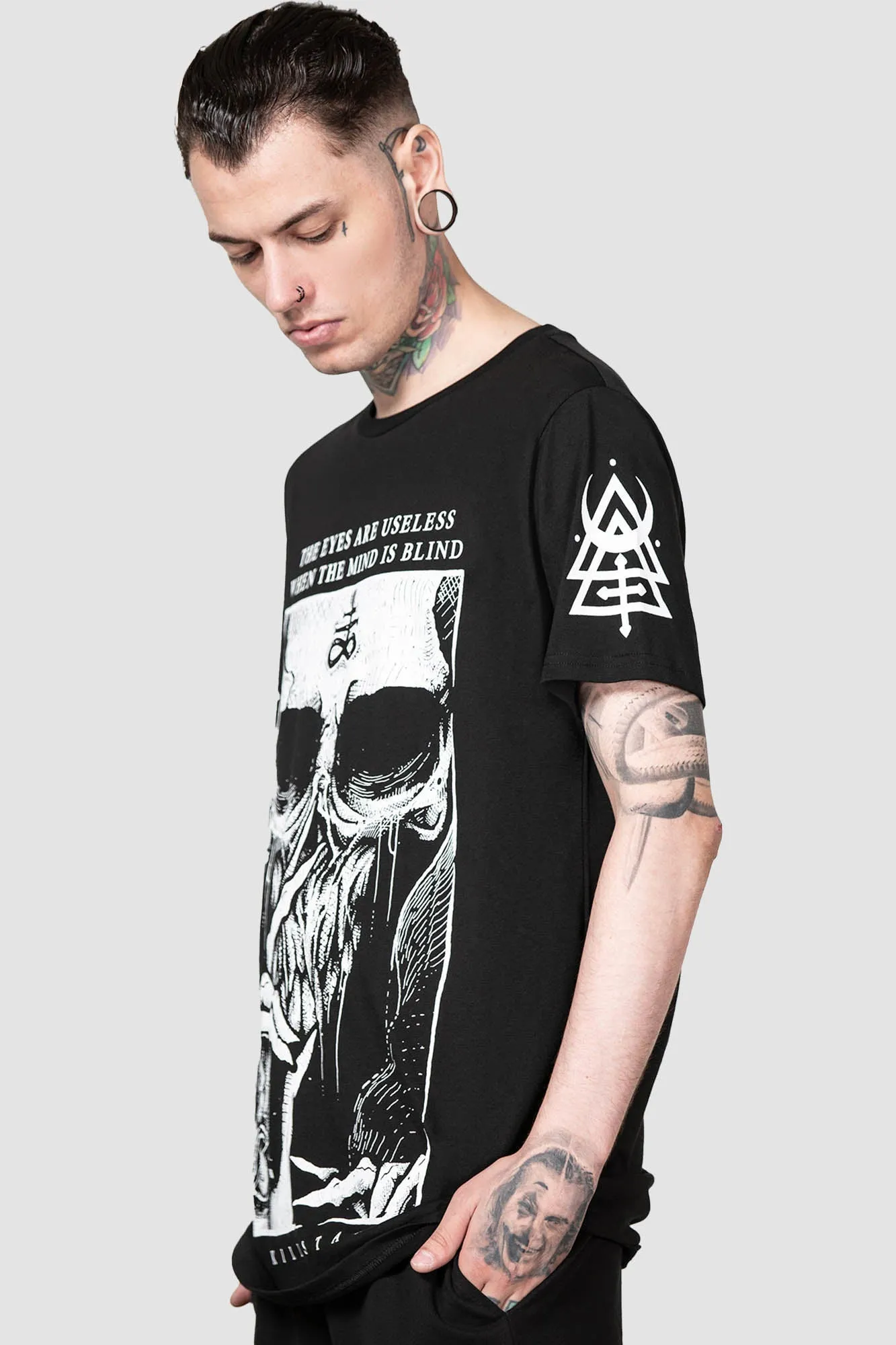Travel convenience Versatile Layering Piece Blind Mind T-Shirt [B]