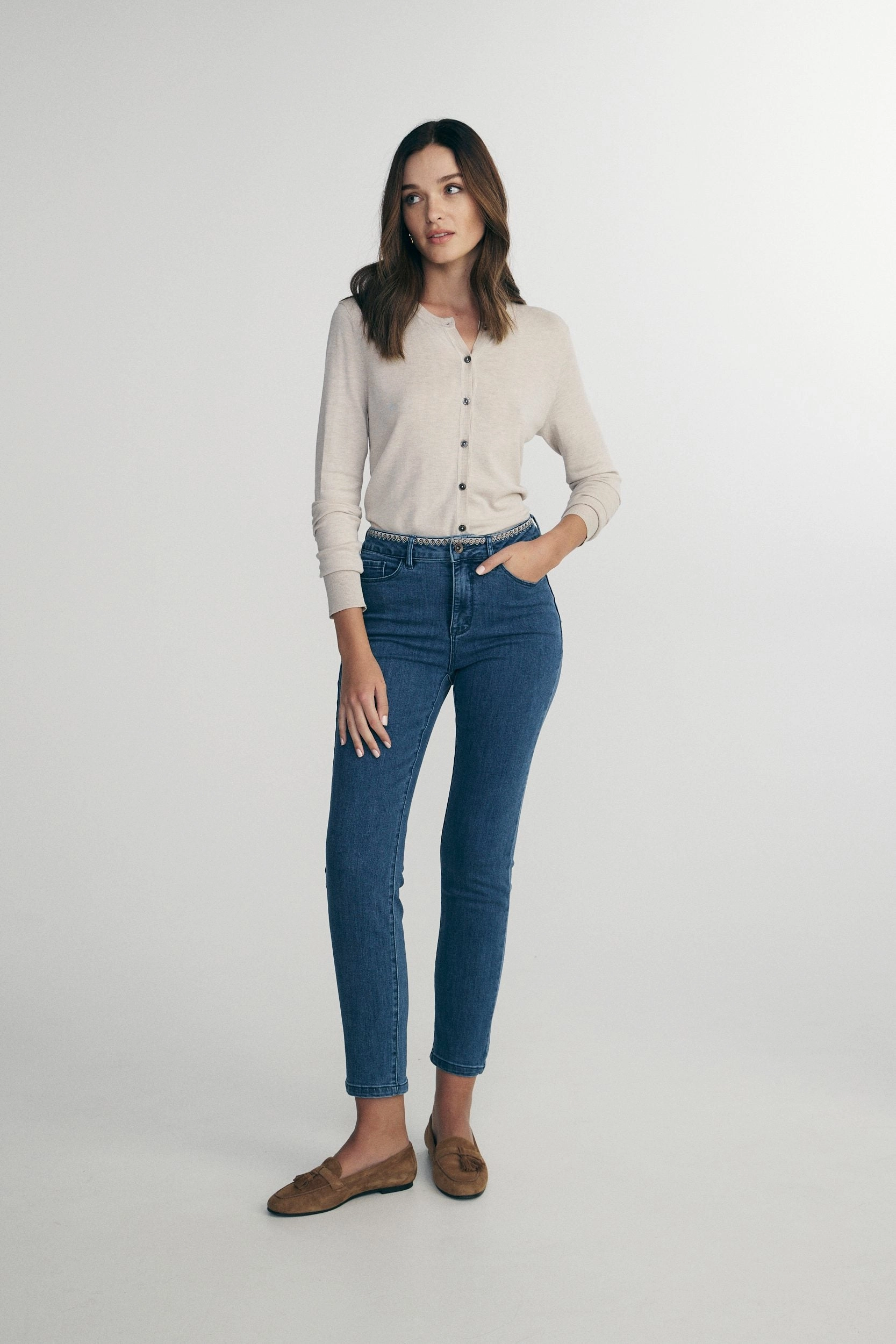 Abrasion Resistant Denim Non Fading Technology High waist jeans with embroidery details