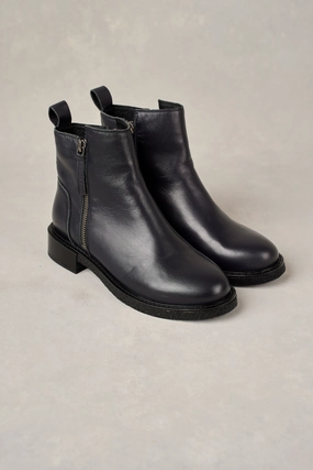 Stable Support Cold Weather Commuter Round Toe Inca Double Zip Boot - Ink