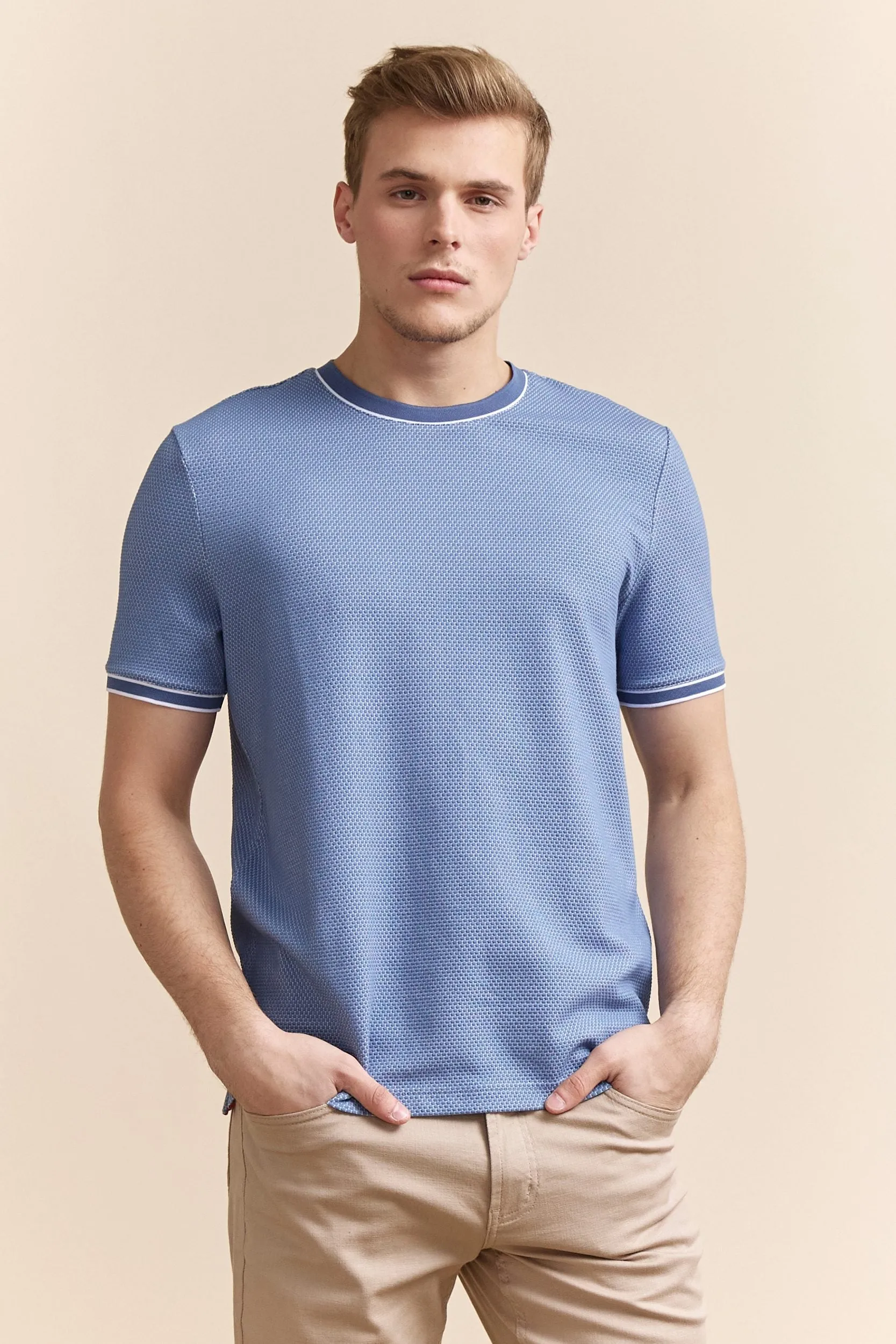 Lightweight Material Chilly Day Style Jacquard t-shirt with rib detail
