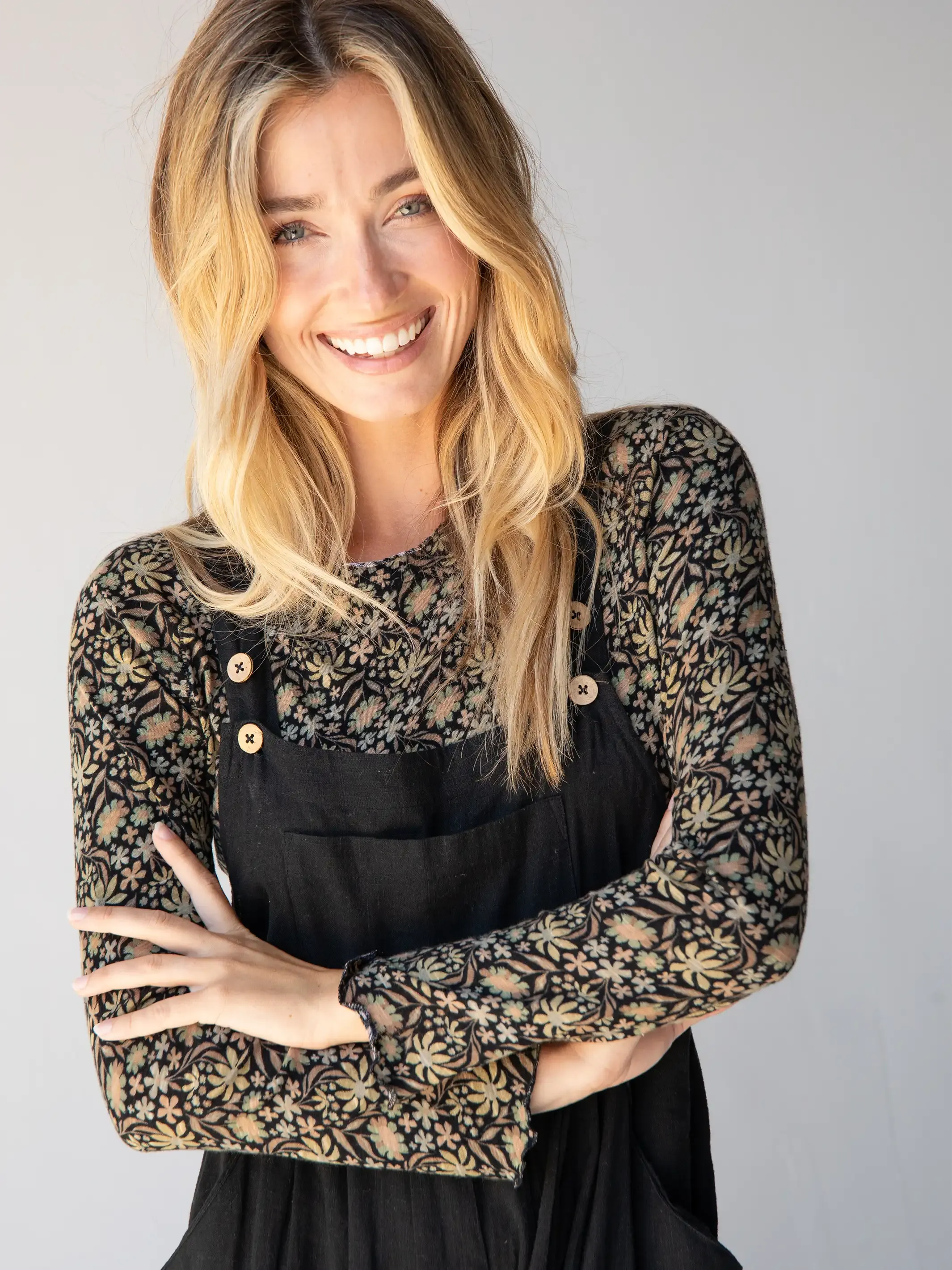 Classic Layer Comfy Layer Lily Cotton Long Sleeve Tee Shirt - Tan Daisies Floral