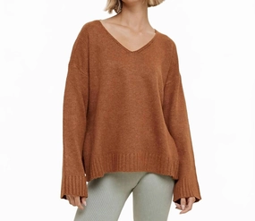 Colorfast Technology Marled V-Neck Sweater With Side Slits In Toasted Pumpkin