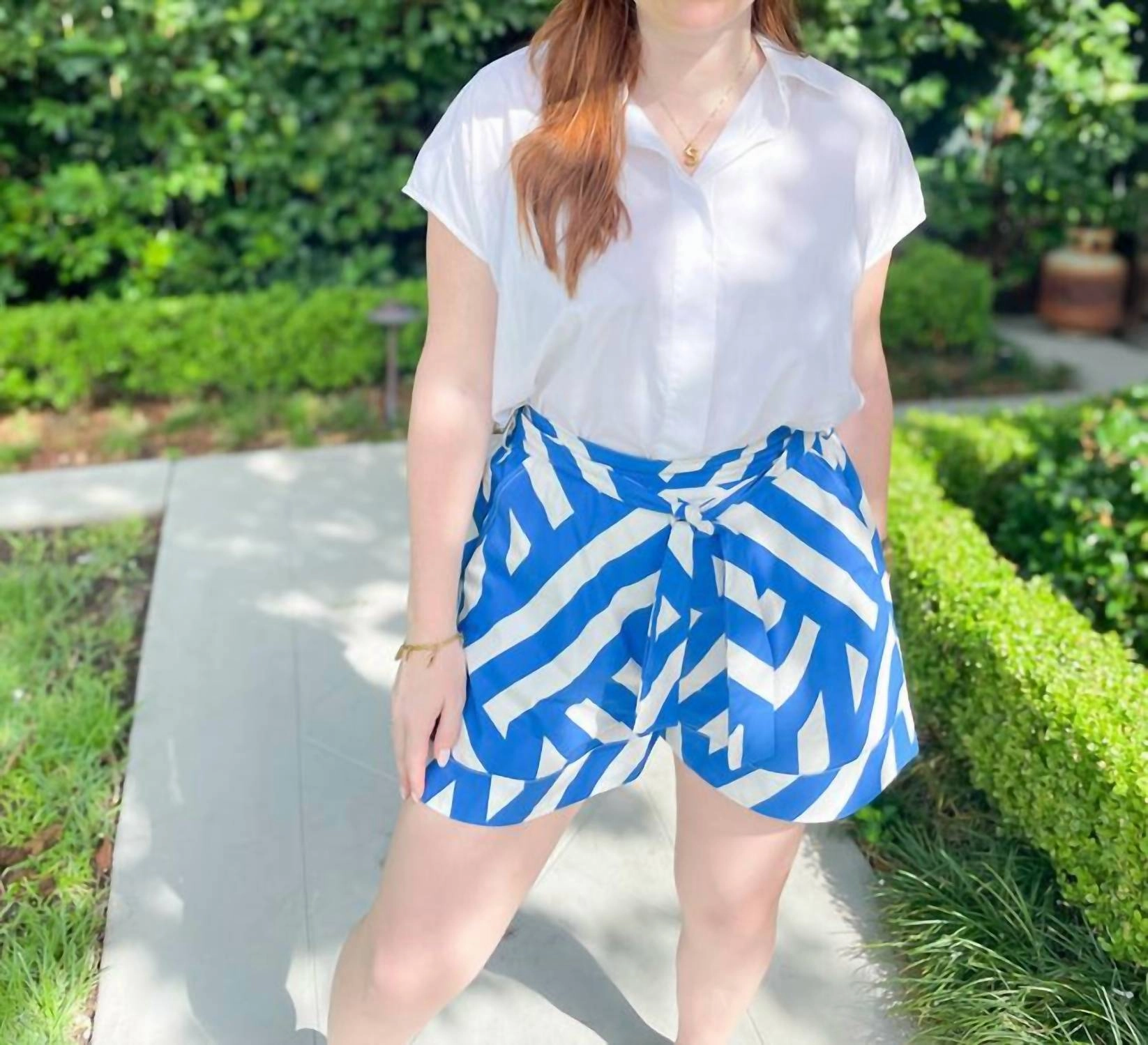 Melbourne High-Waisted Shorts In Blue/white tropical style
