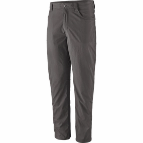 Sleek and Soft Simple Silhouette Men's Quandary Pants - Short