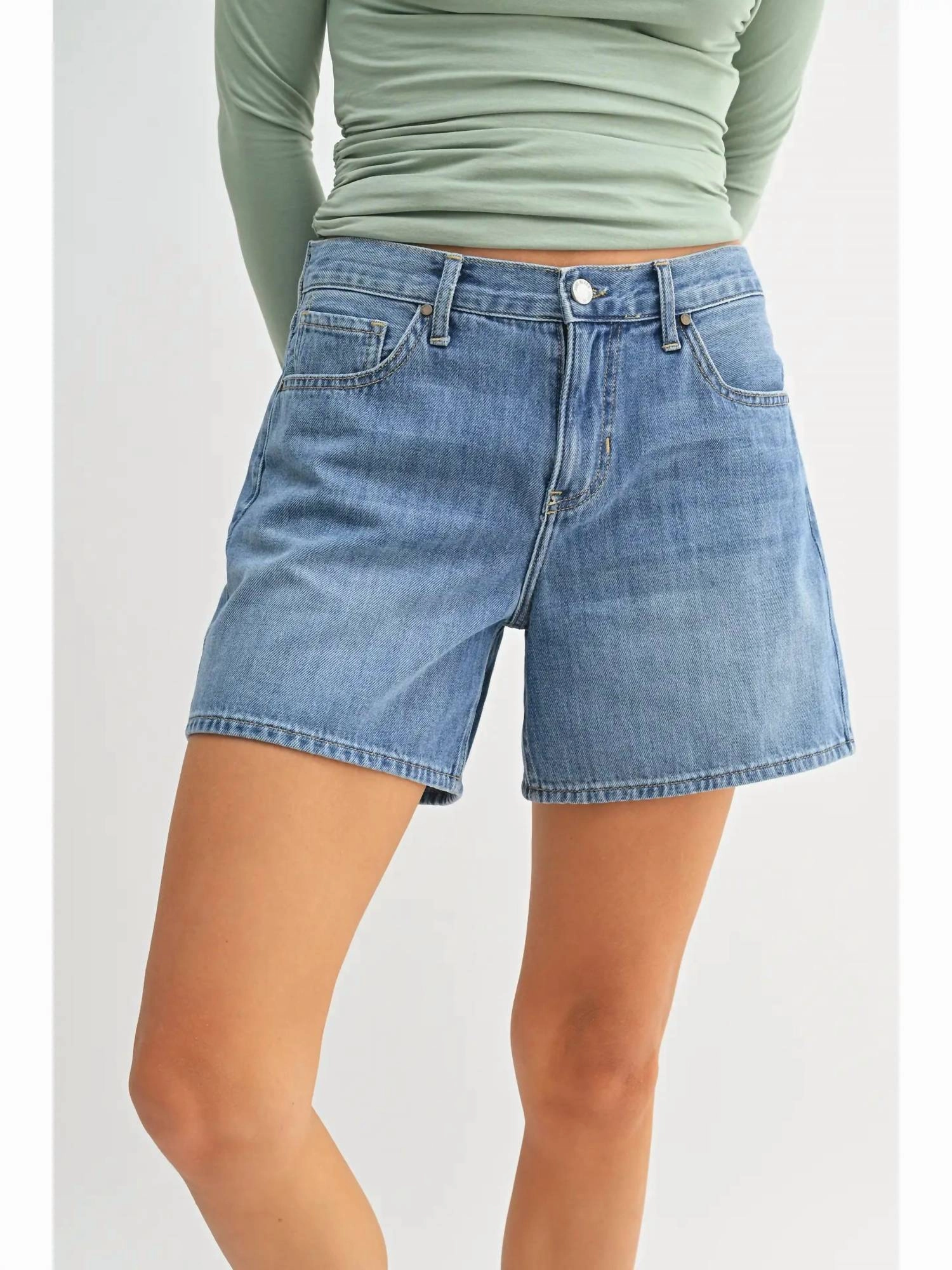 The "mom Shorts In Medium Denim Reinforced Gusset