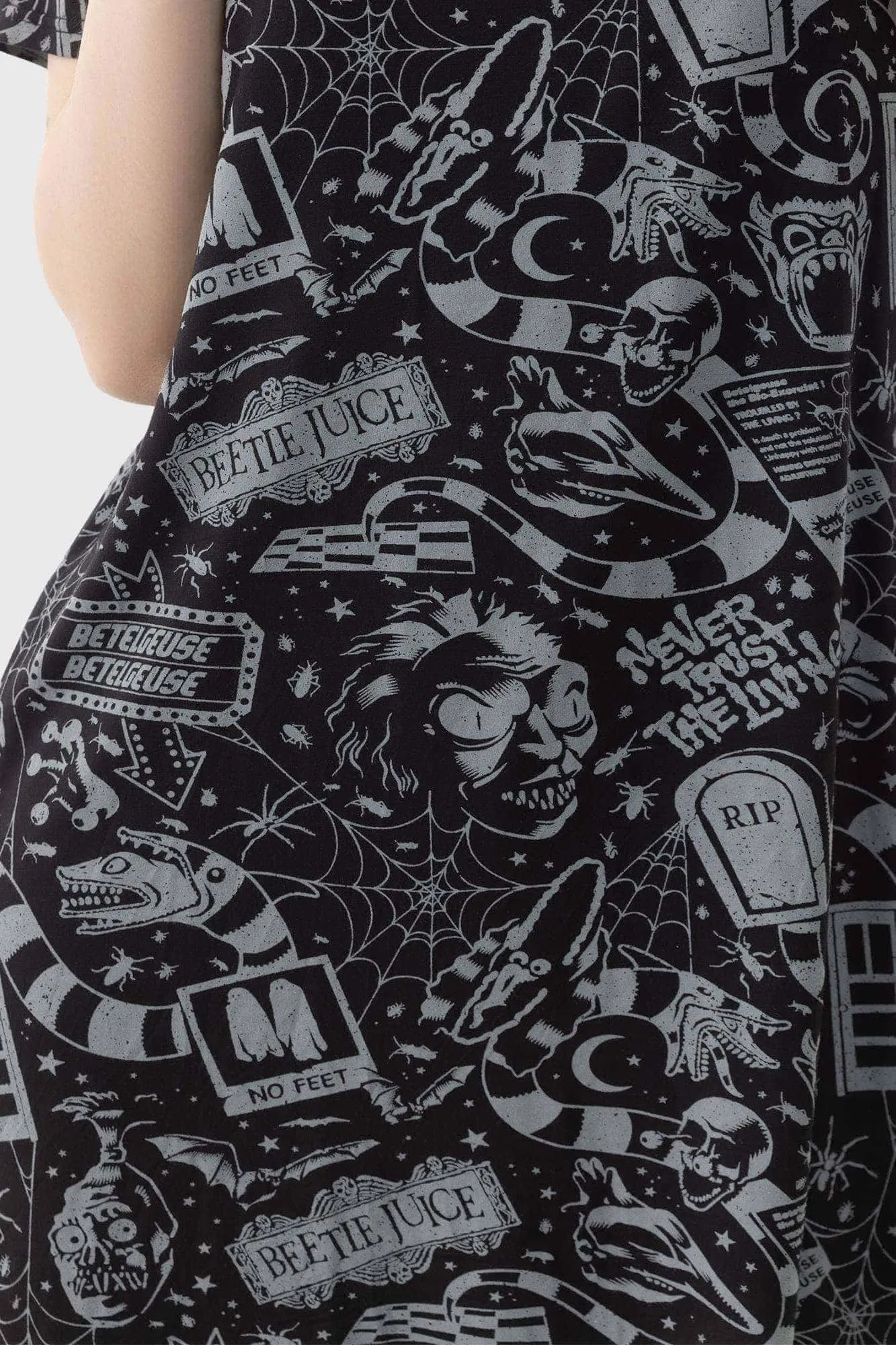 Bold Design Never Trust The Living Dress