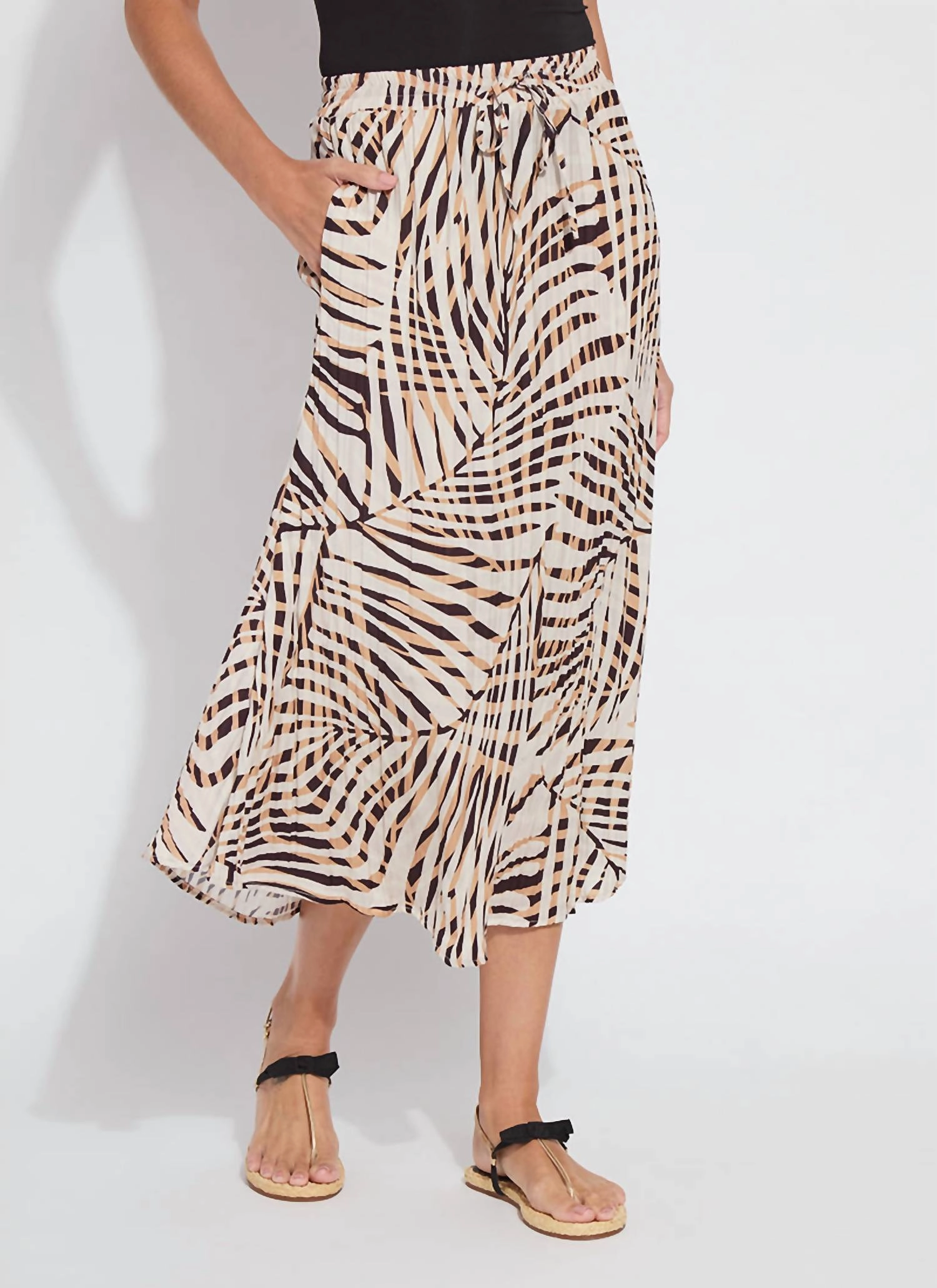 Packable Pleated Printed Skirt In Pool Side Palm Office Appropriate Easy Vibe