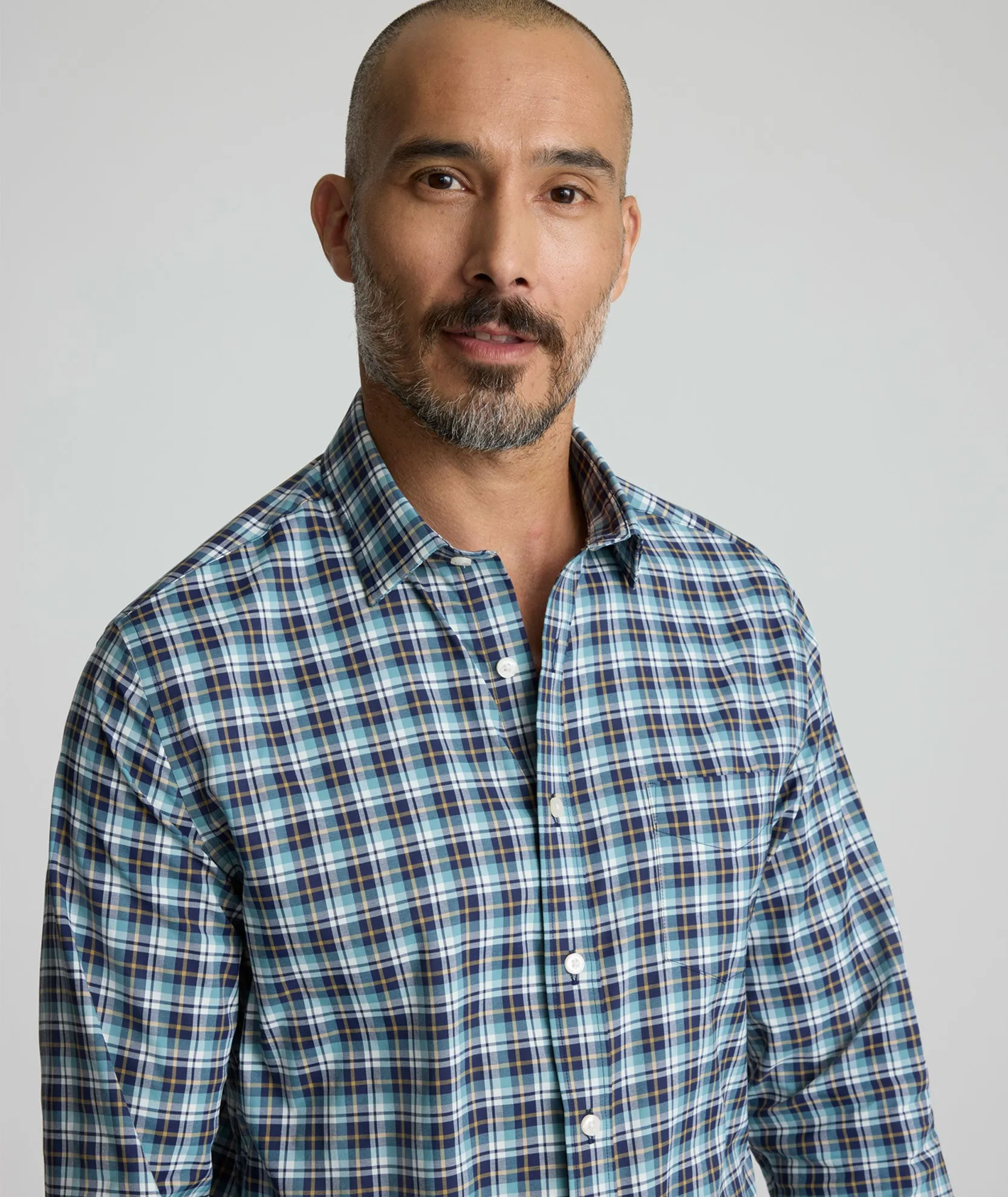 Easy Styling Relaxed Comfort Performance Shirt with Pocket