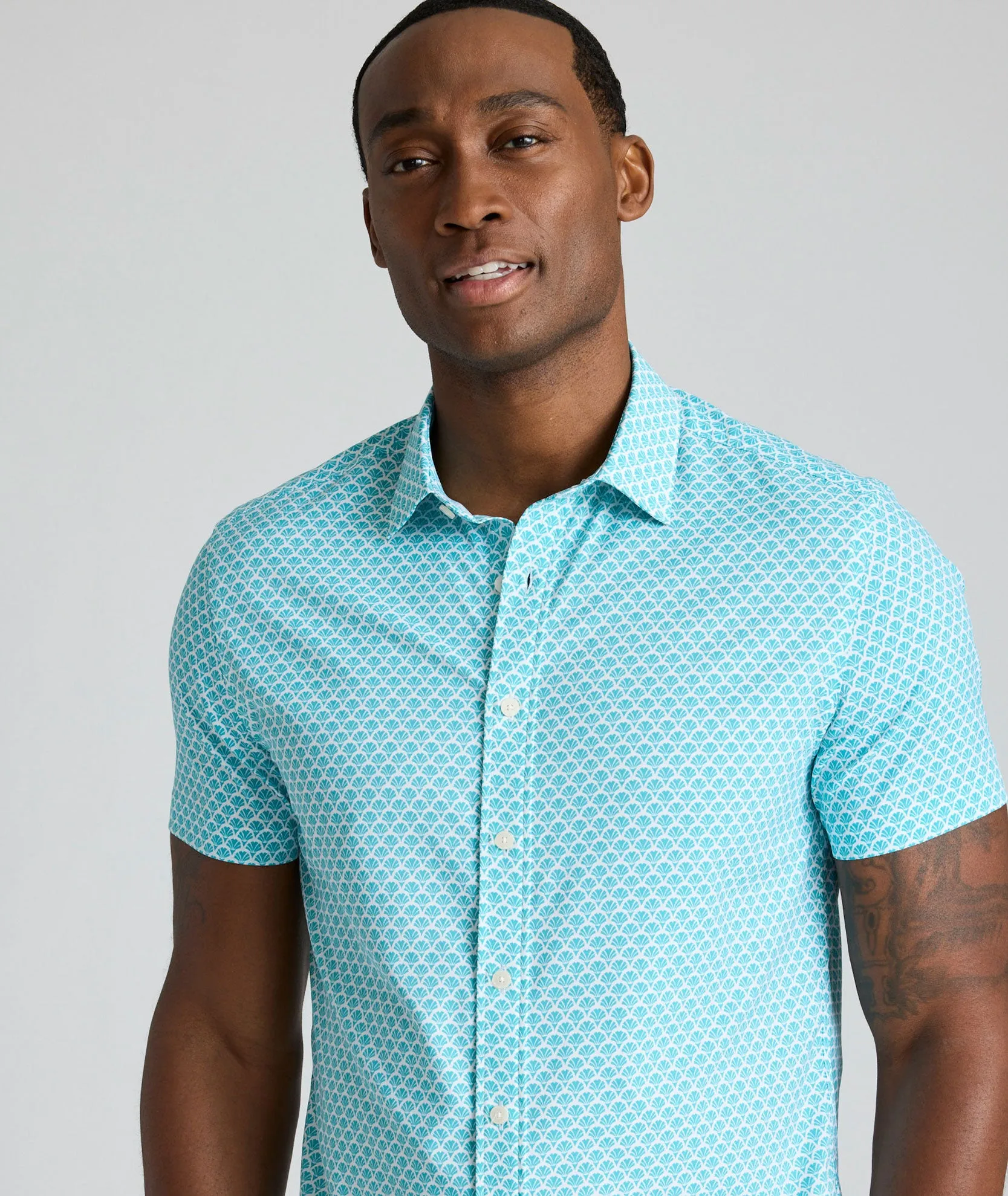Breathable Material Mix-And-Match Performance Short-Sleeve Shirt