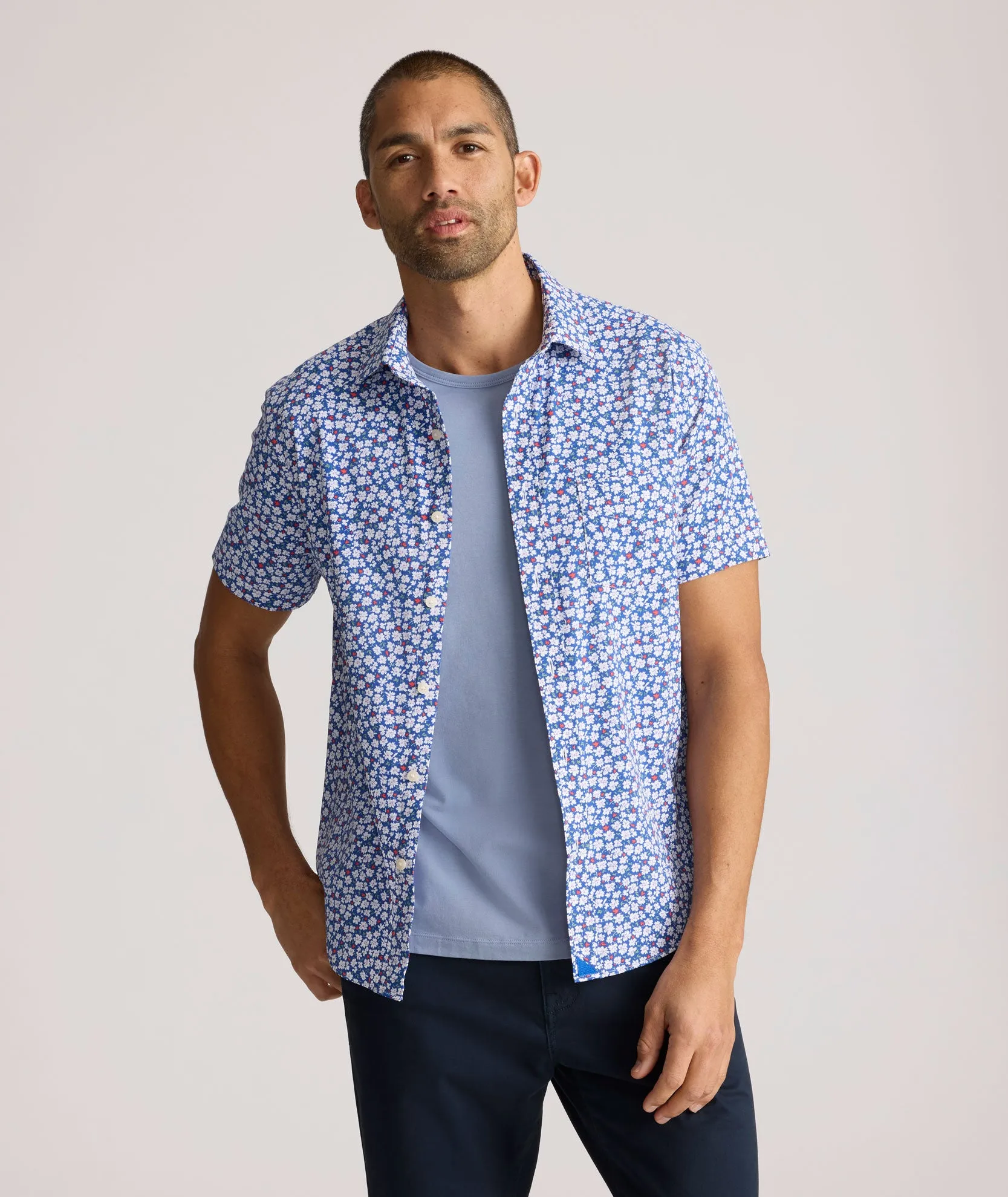 Performance Short-Sleeve Shirt with Pocket vacation wear Comfortable fit