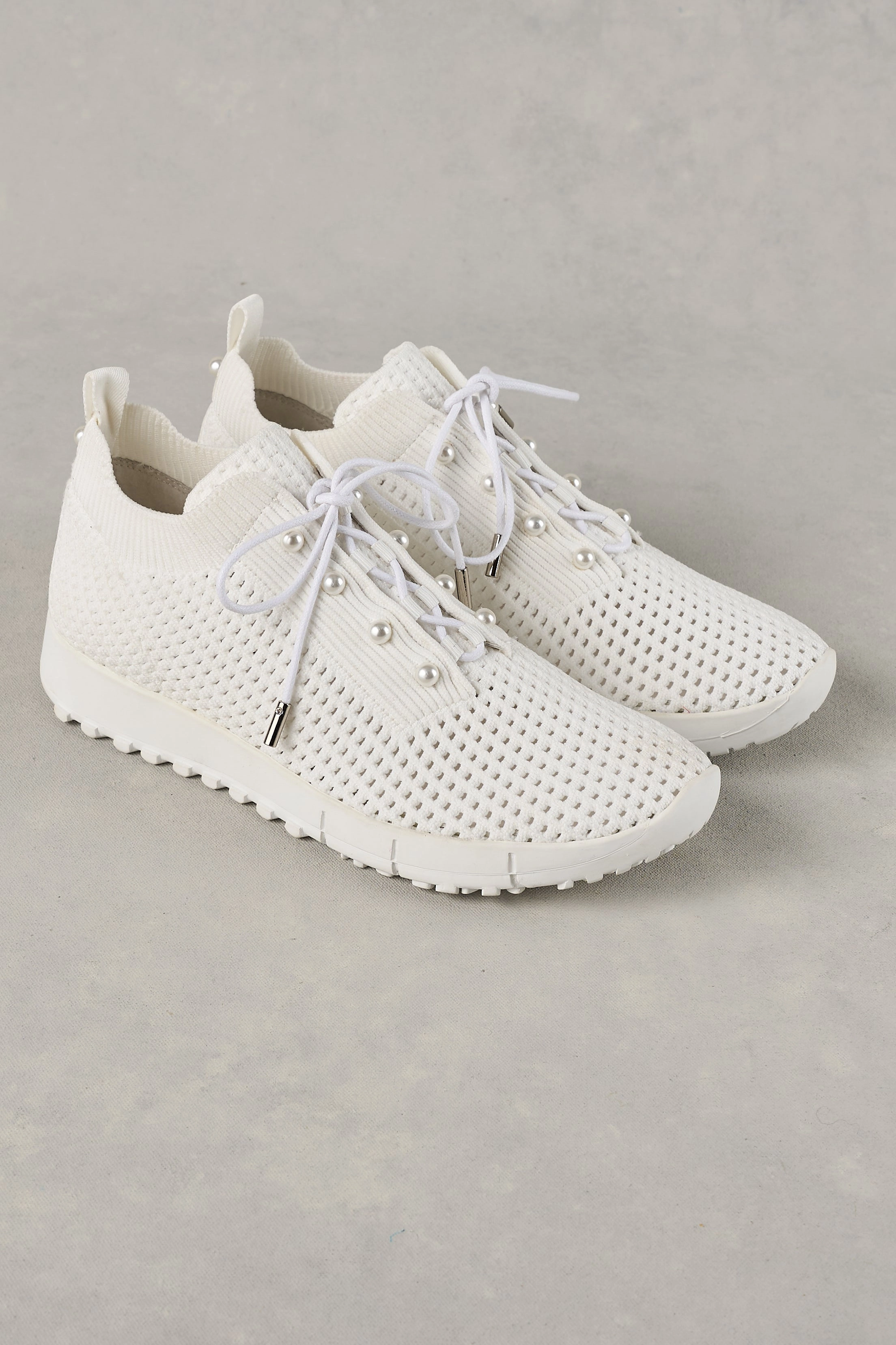 Gradient Compression Dual Zone Traction Perla Knit Sneaker - White