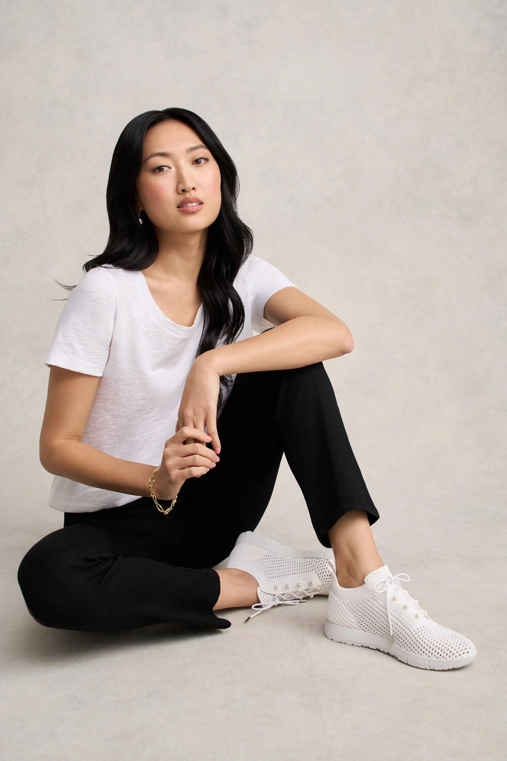 Arch Support Technology Trail Usage Perla Knit Sneaker - White