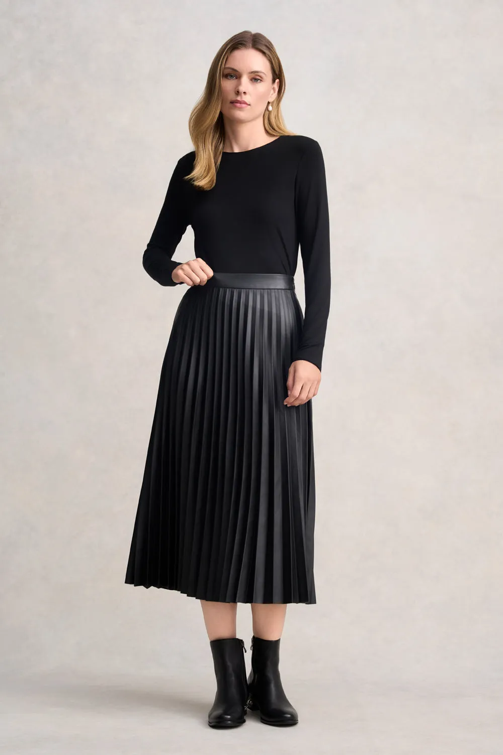 Sophisticated Casual Travel Style Pleated Faux Leather Skirt - Black