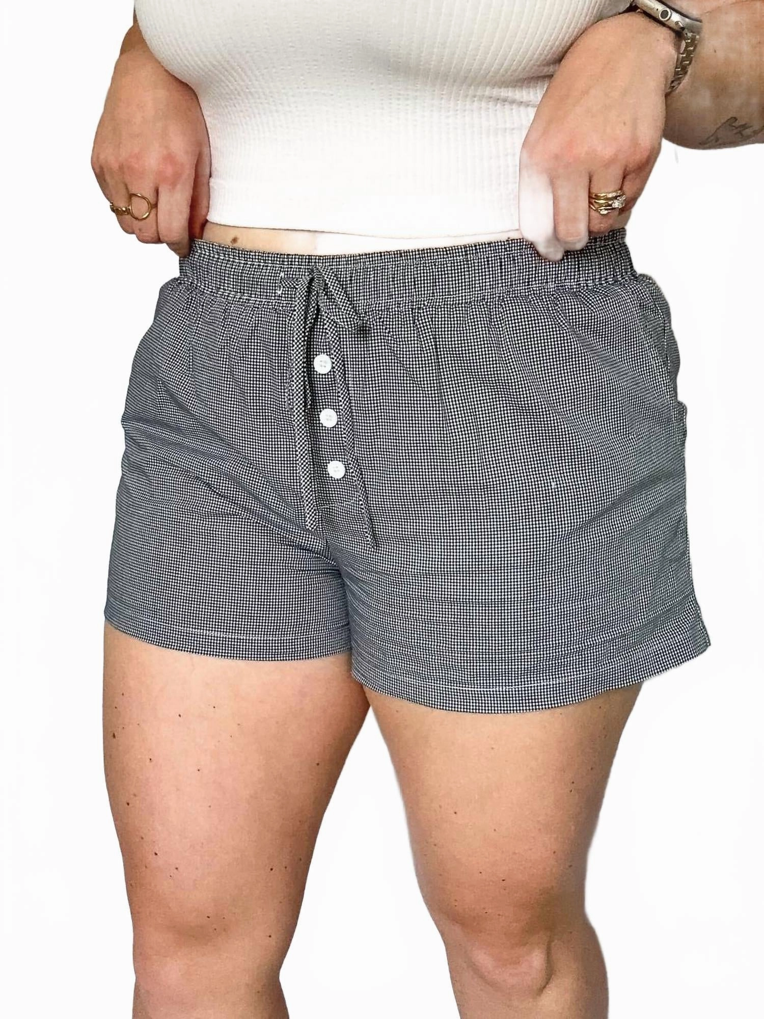 Everyday Feel Warm Fit Women's Beachside Checkered Shorts In Black